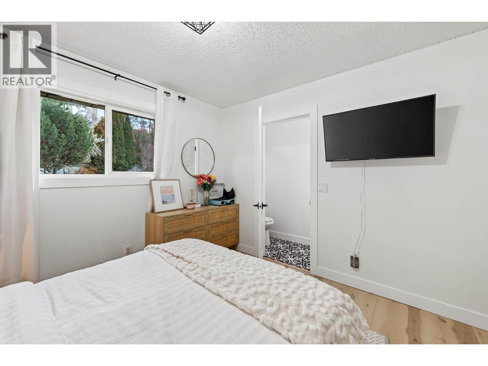 1095 Laurel Place - 16