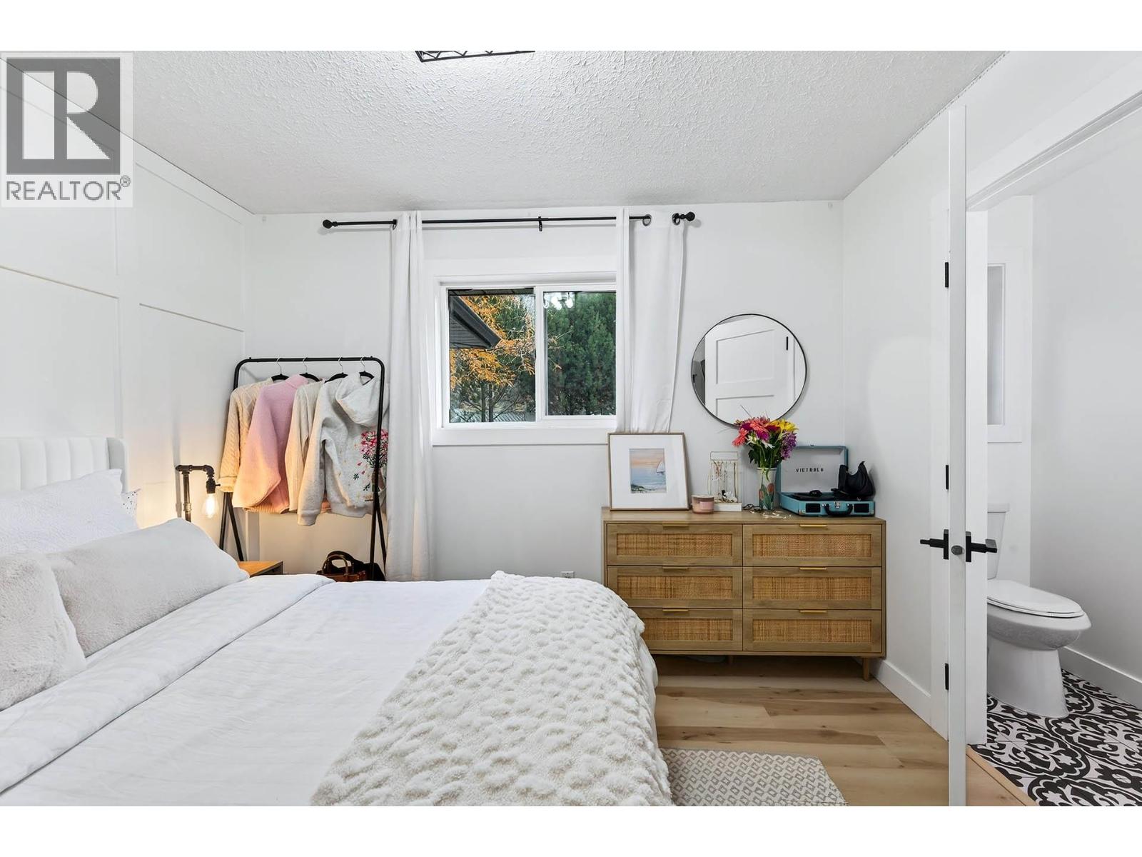 1095 Laurel Place - 14