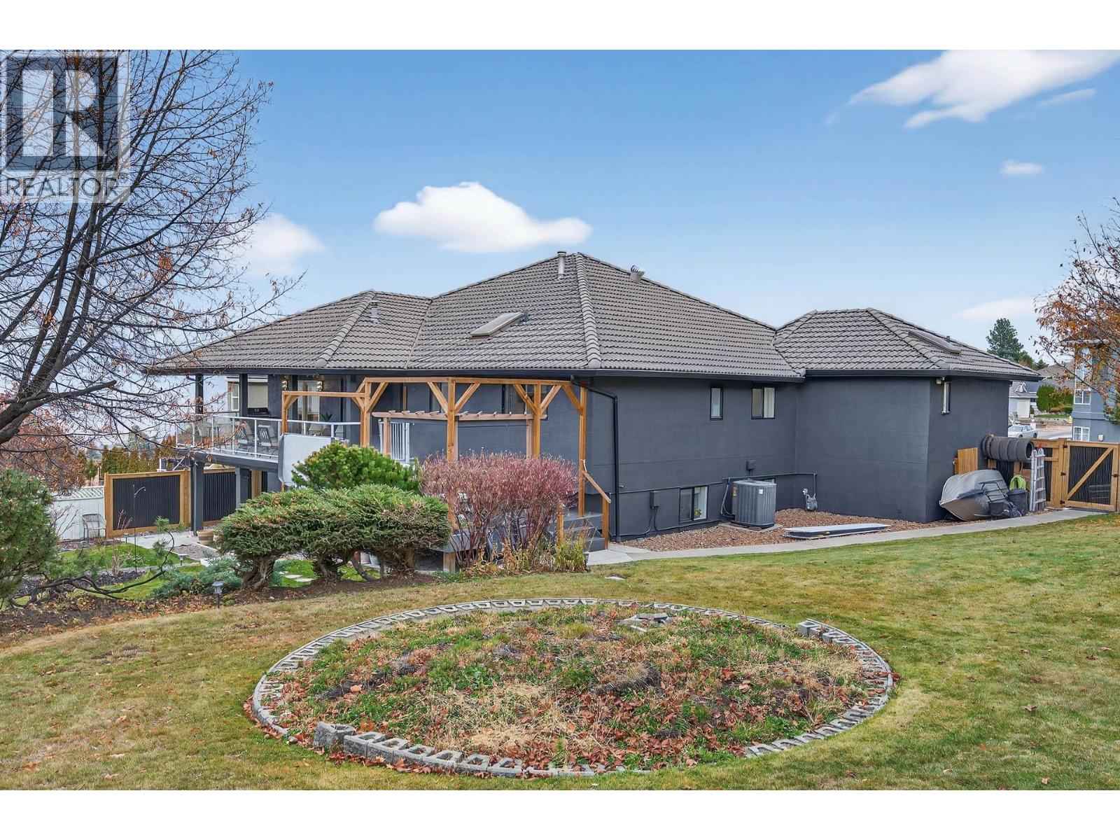 1095 Laurel Place - 41