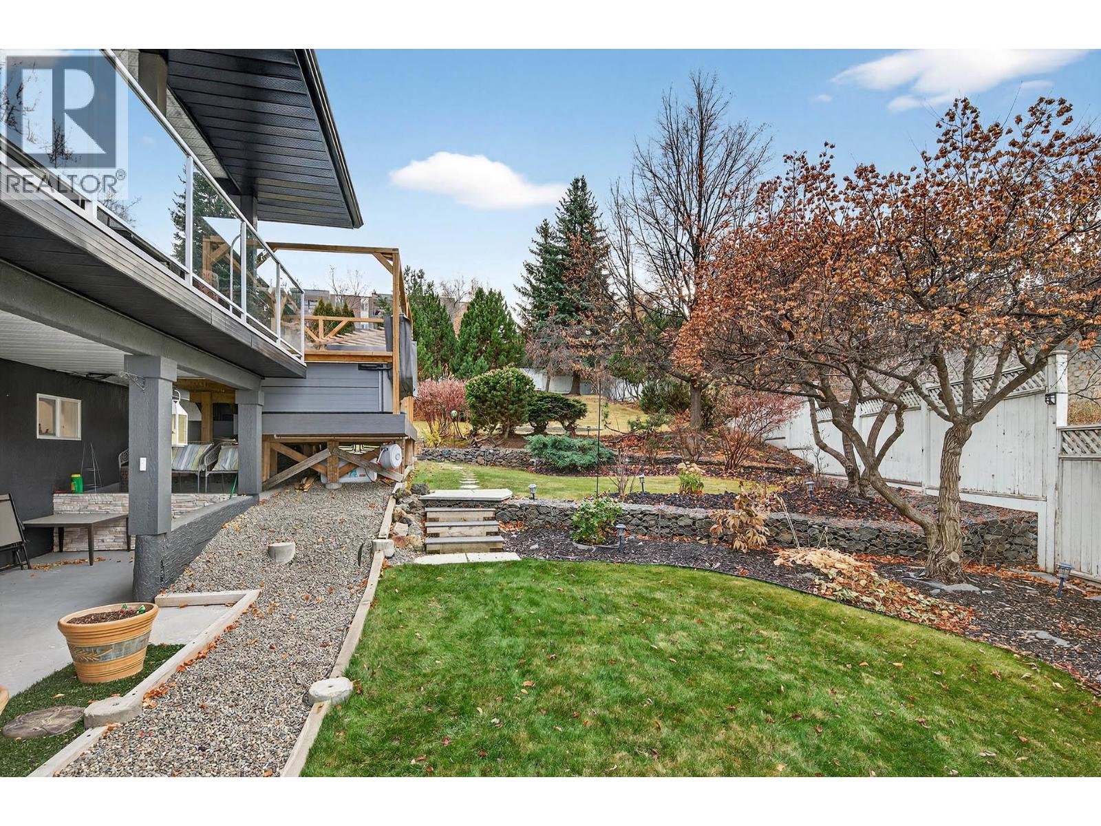 1095 Laurel Place - 46