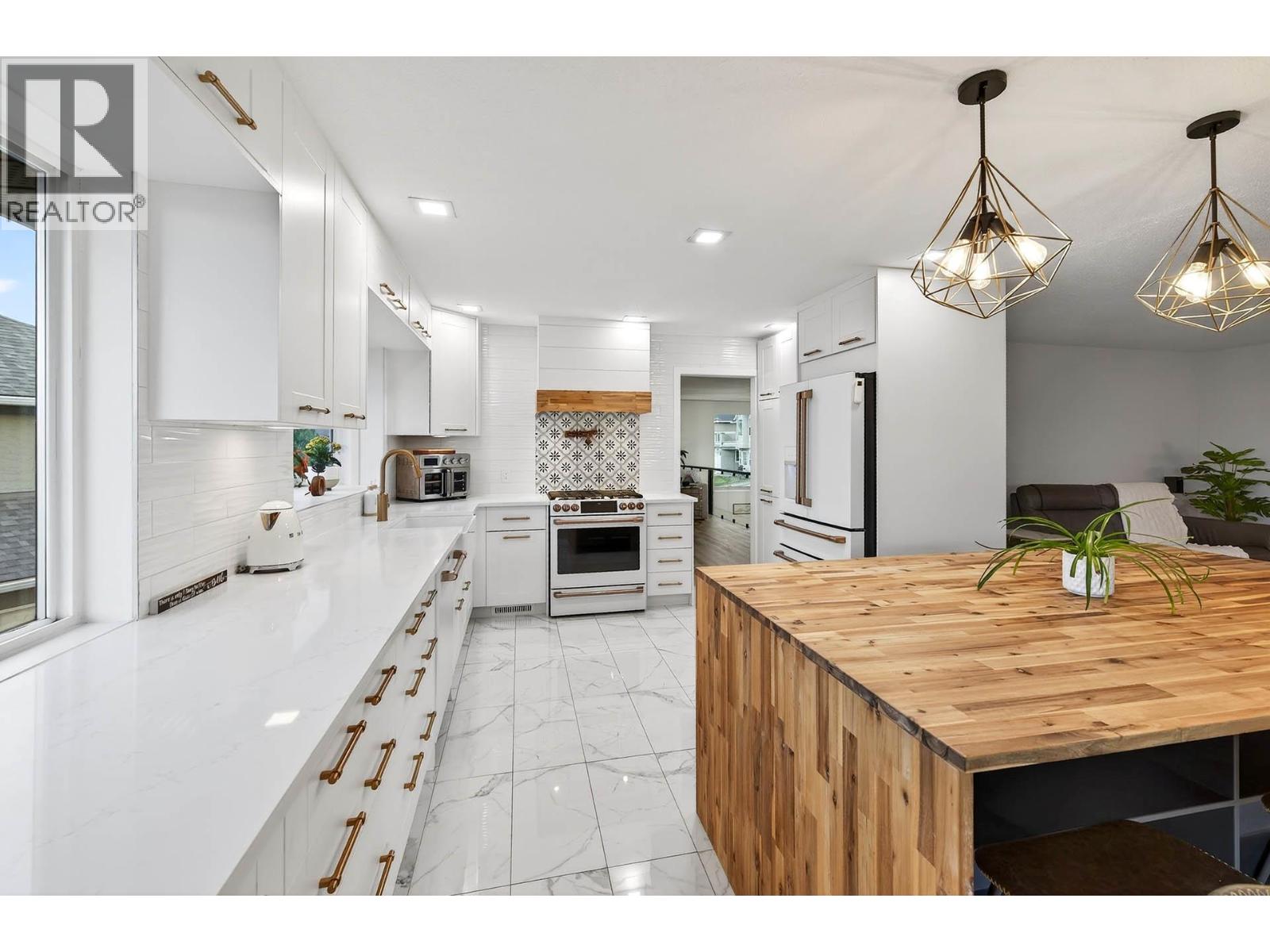 1095 LAUREL PLACE - 71