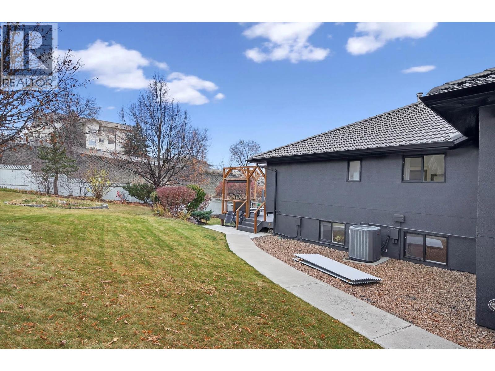 1095 Laurel Place - 47