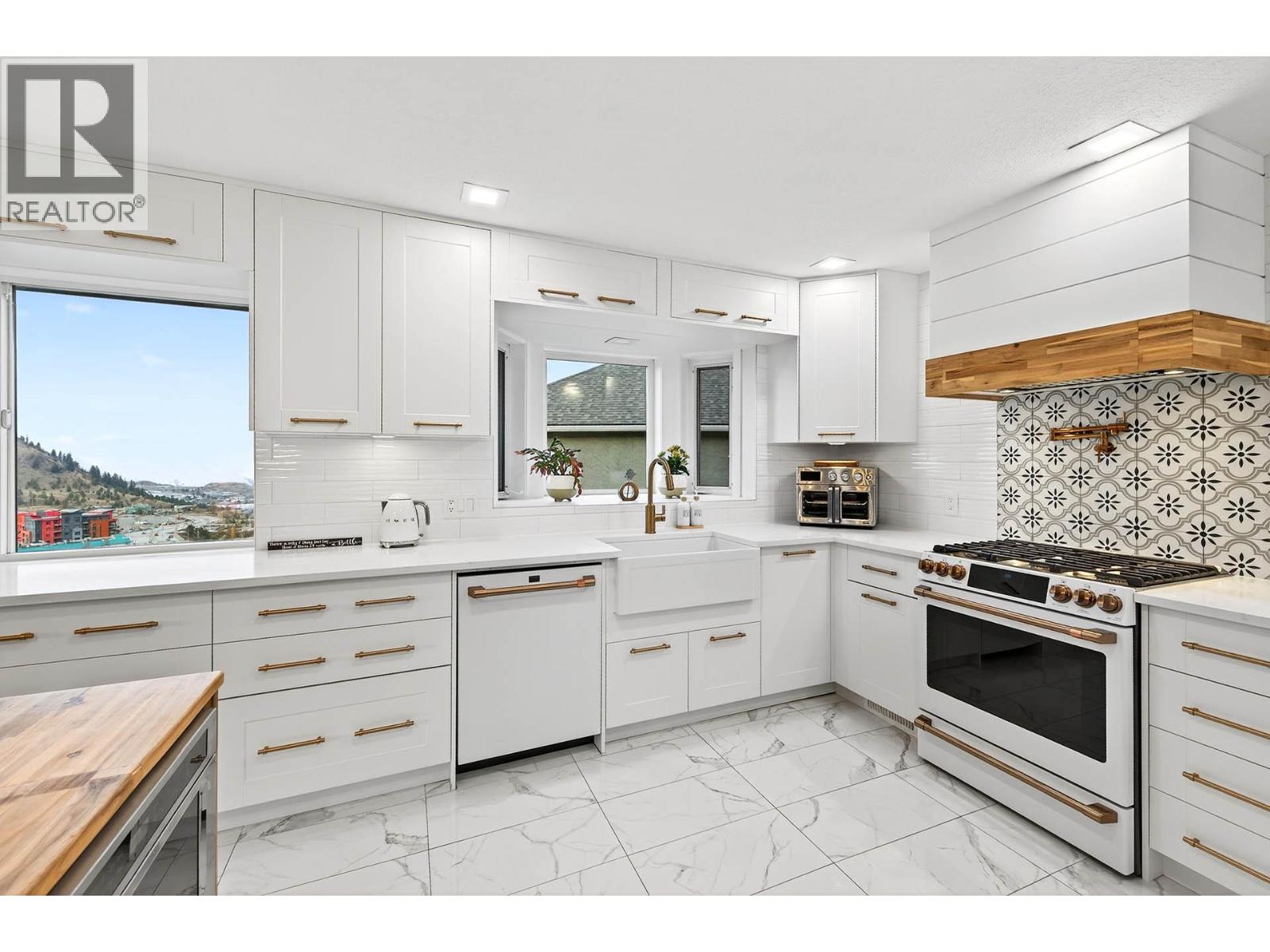 1095 Laurel Place - 68