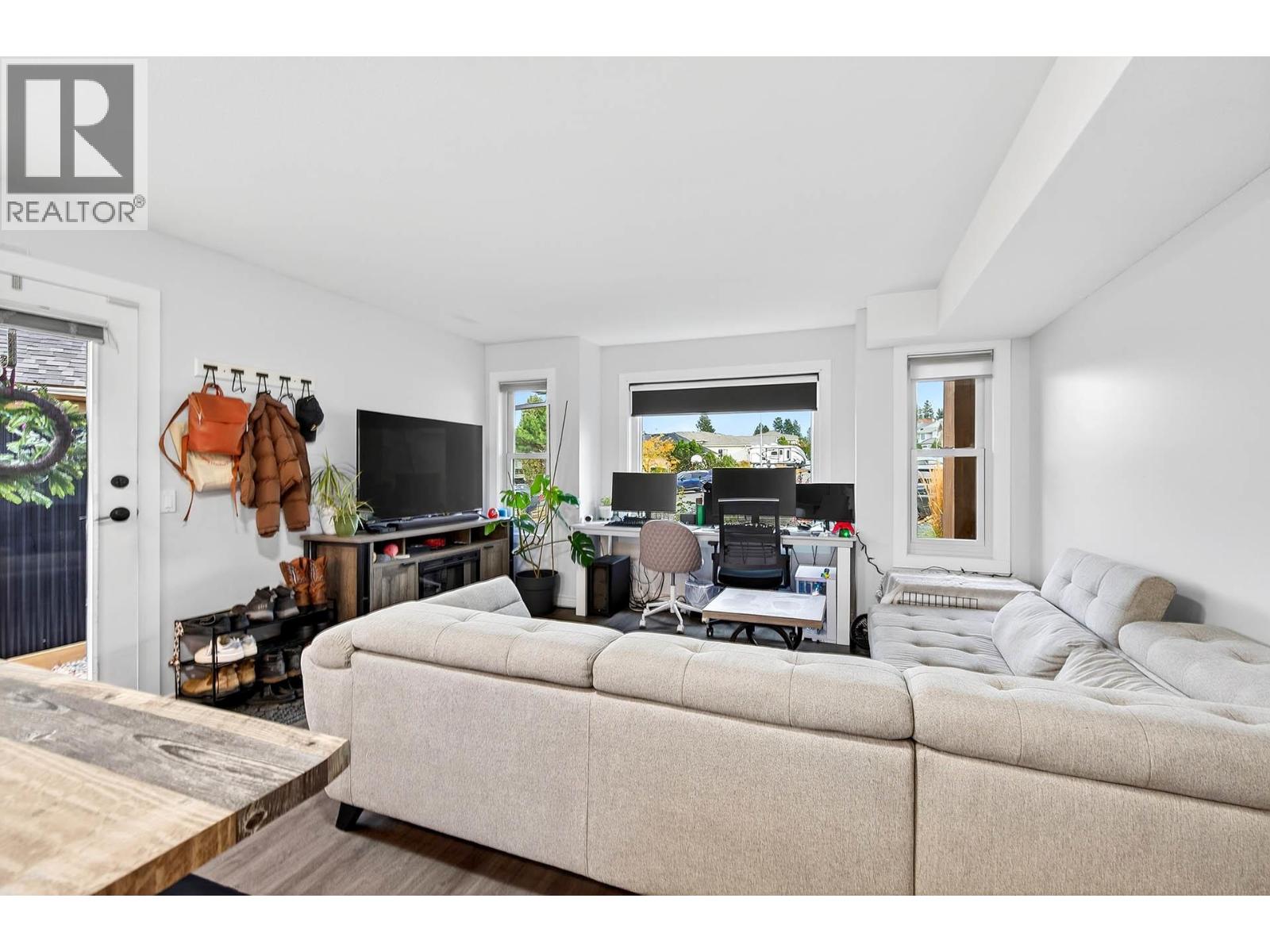 1095 Laurel Place - 90