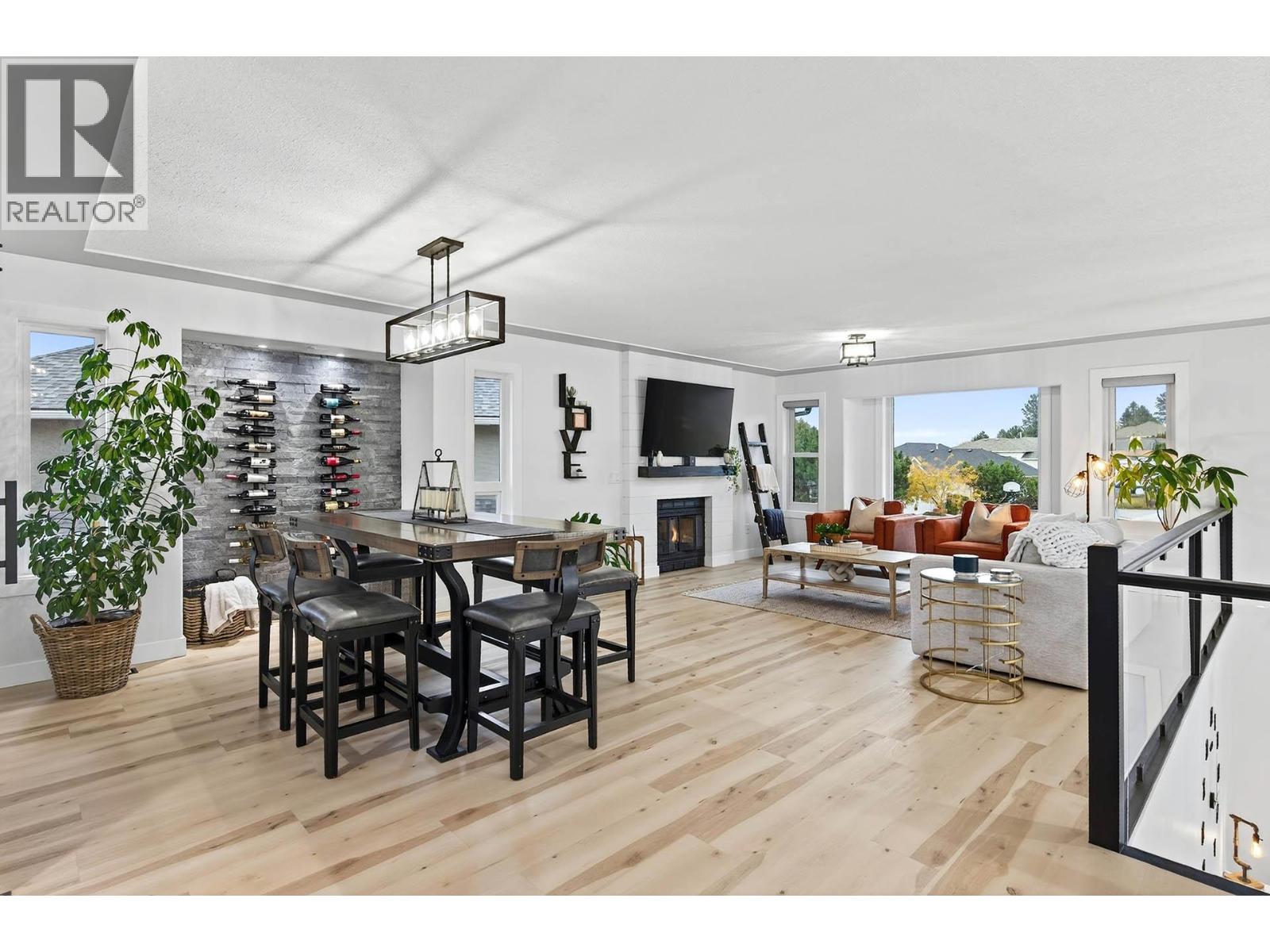 1095 Laurel Place - 77