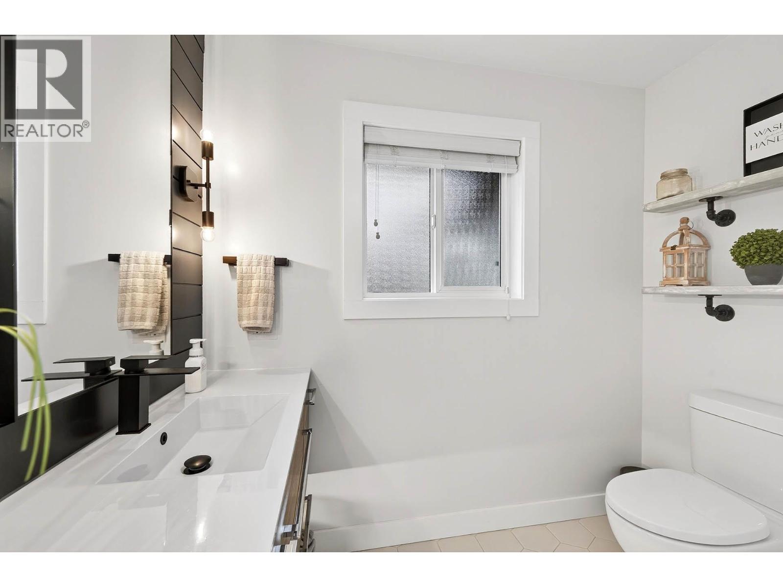 1095 Laurel Place - 79