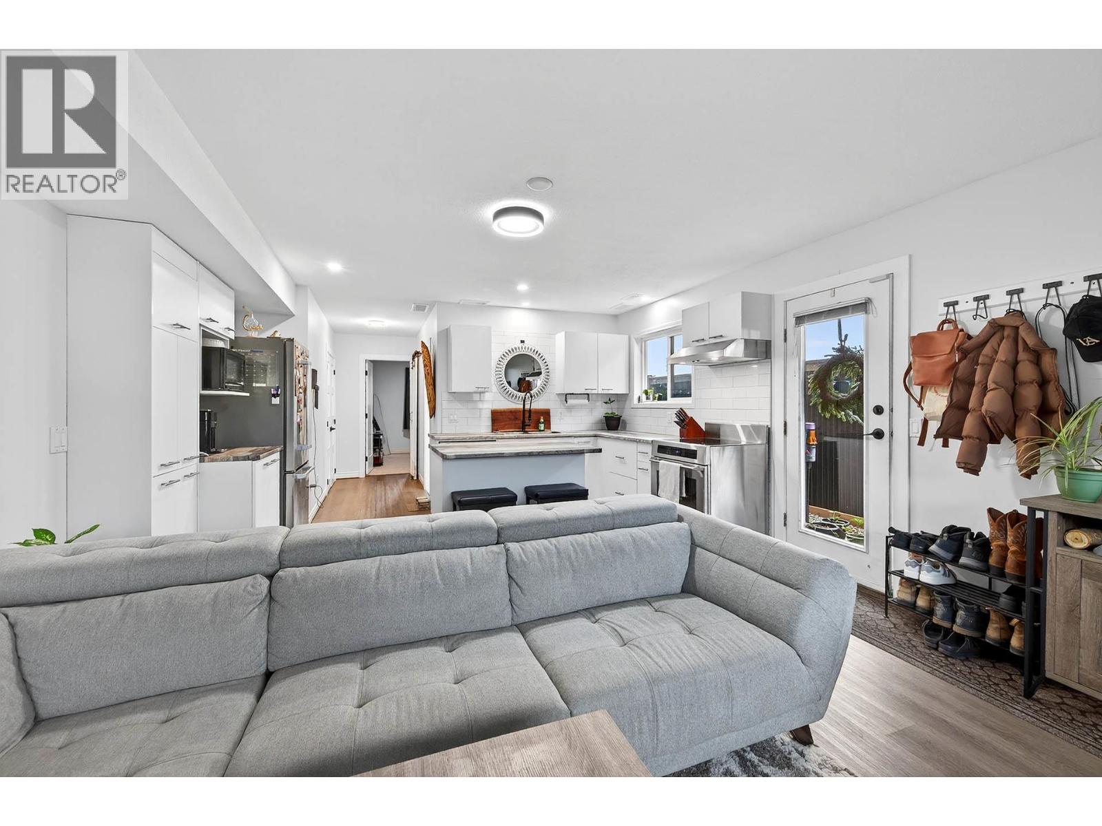 1095 LAUREL PLACE - 91