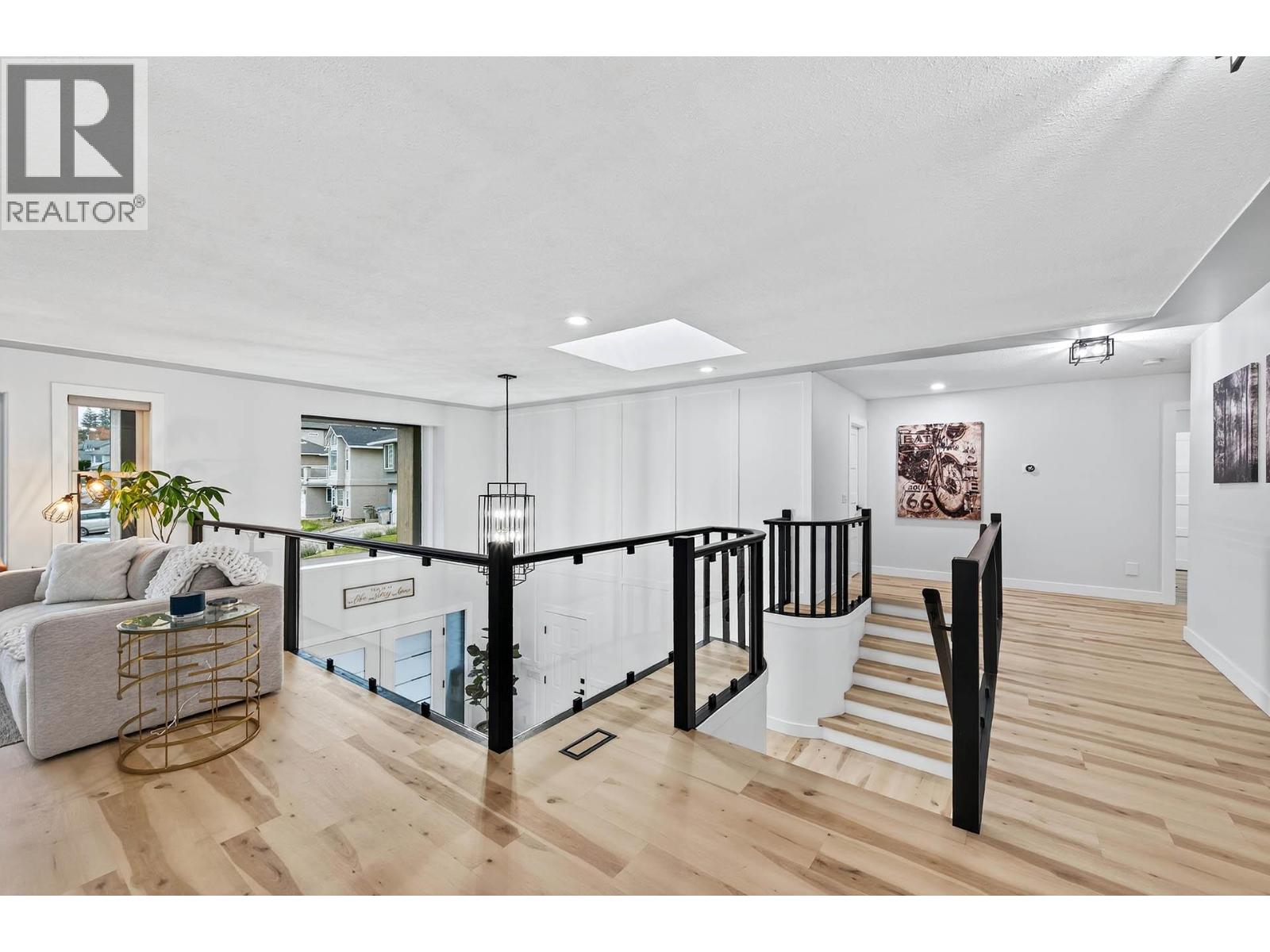 1095 Laurel Place - 85