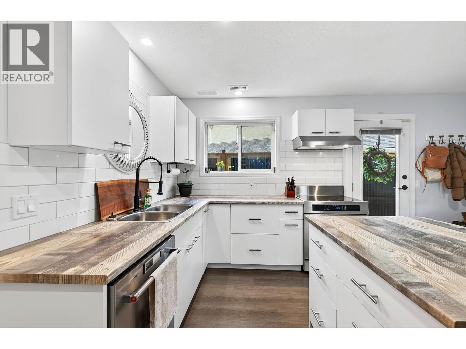 1095 Laurel Place - 89