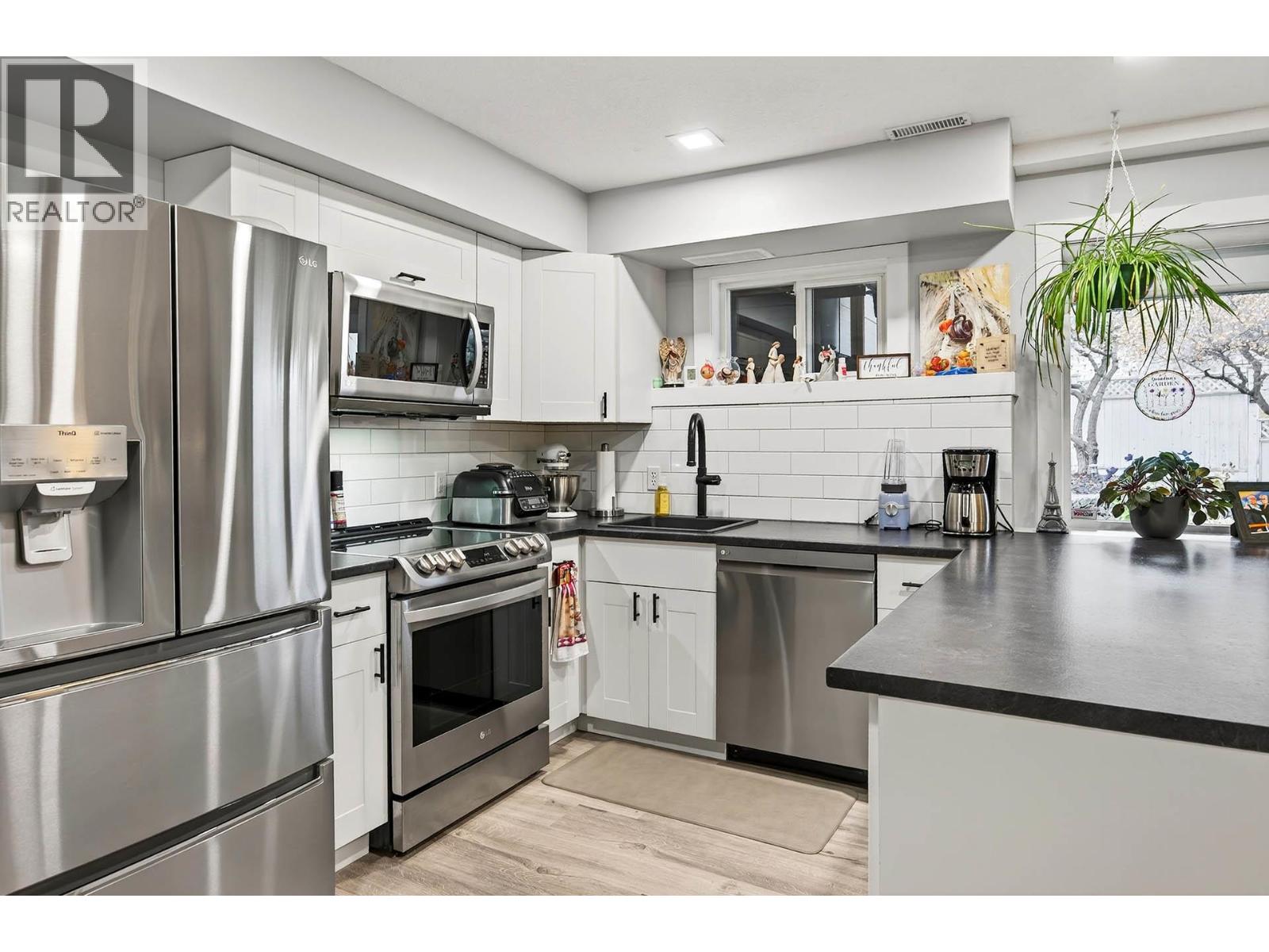 1095 Laurel Place - 95
