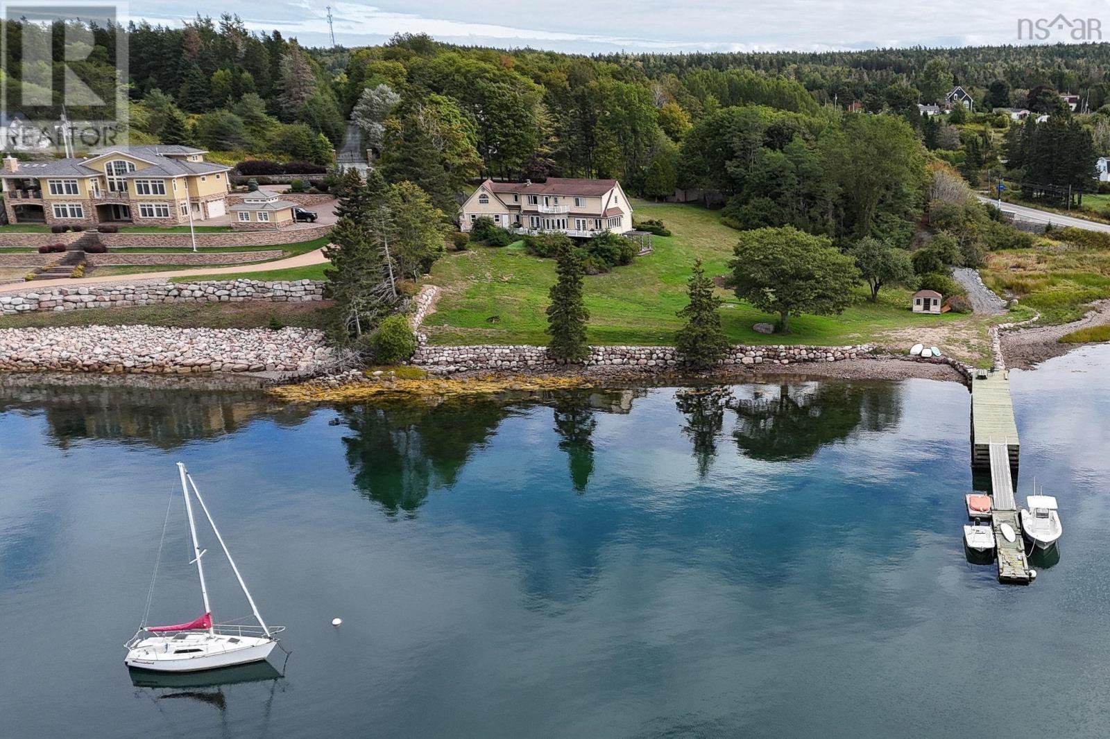 Property photo of 2 Crouchers Point Road