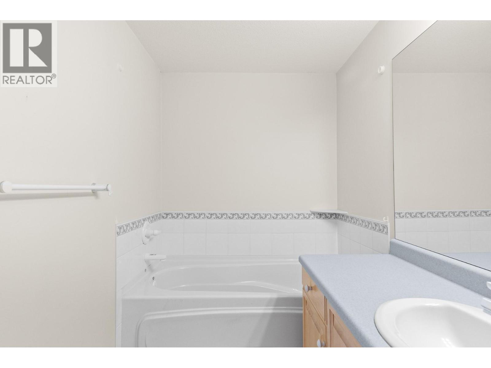 202 3890 Brown Road, West Kelowna