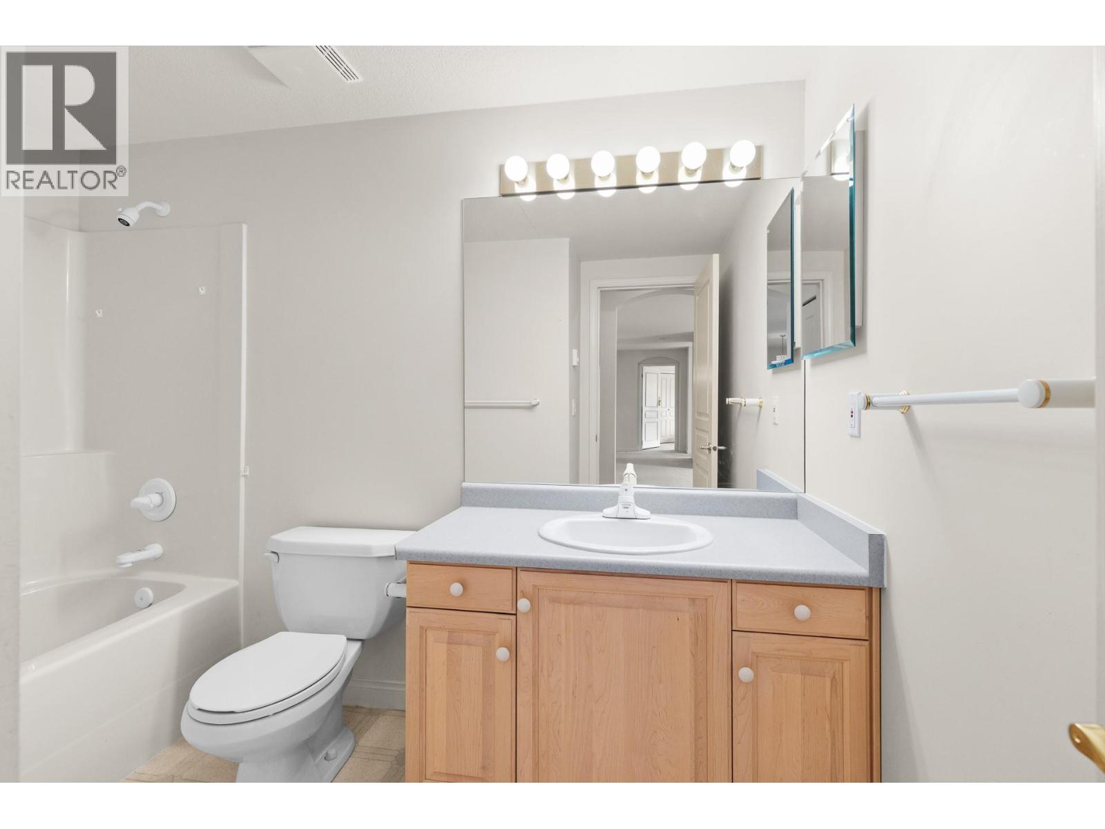 202 3890 Brown Road, West Kelowna