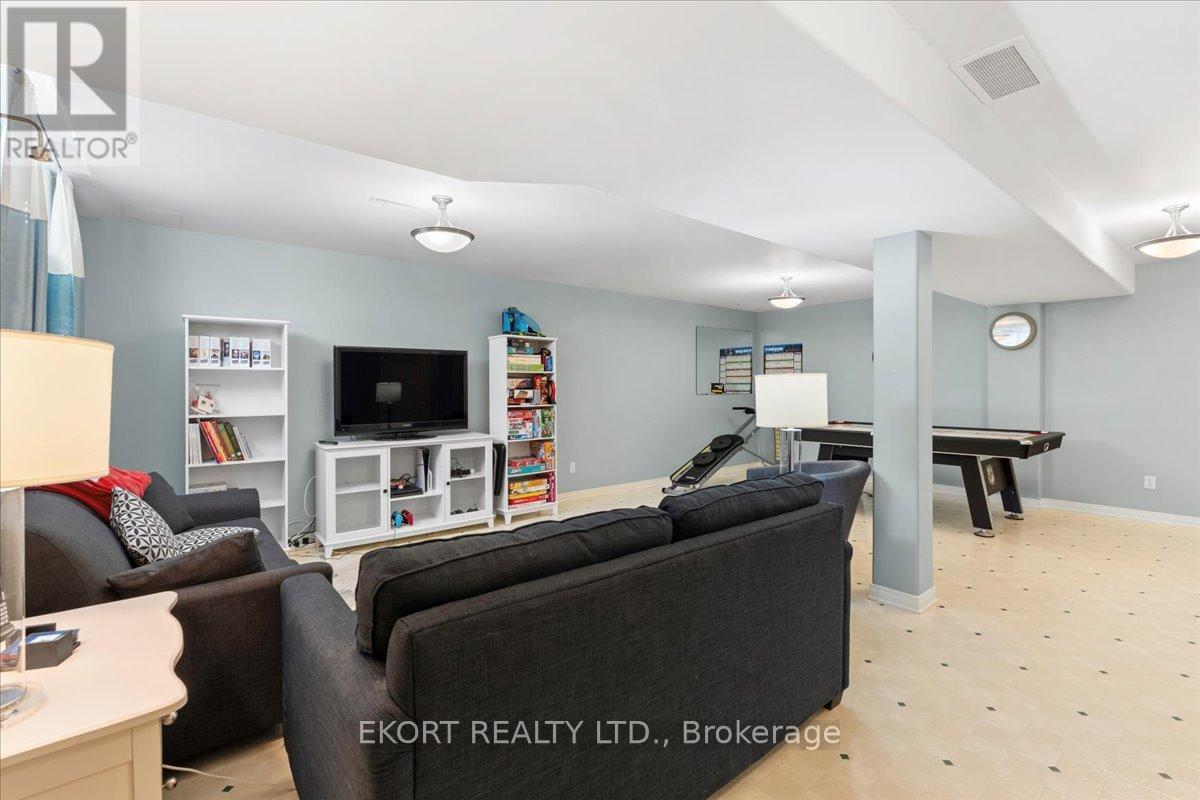 9 HURON LANE — photo 35