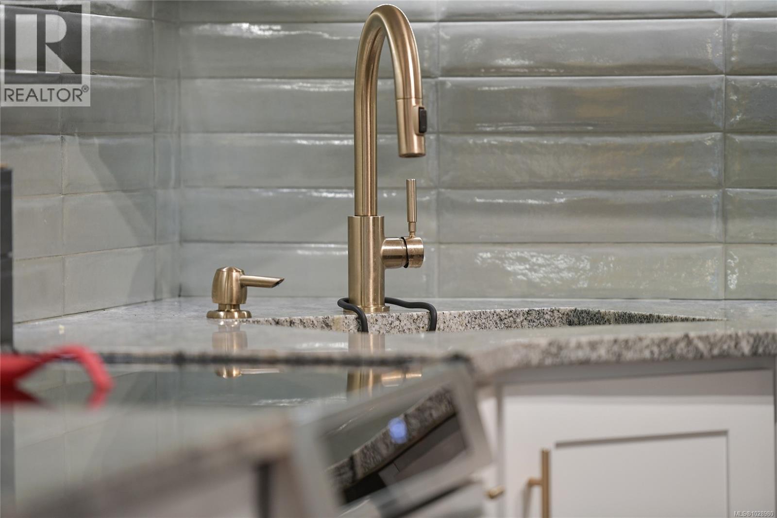 102 383 Wale Road, Colwood