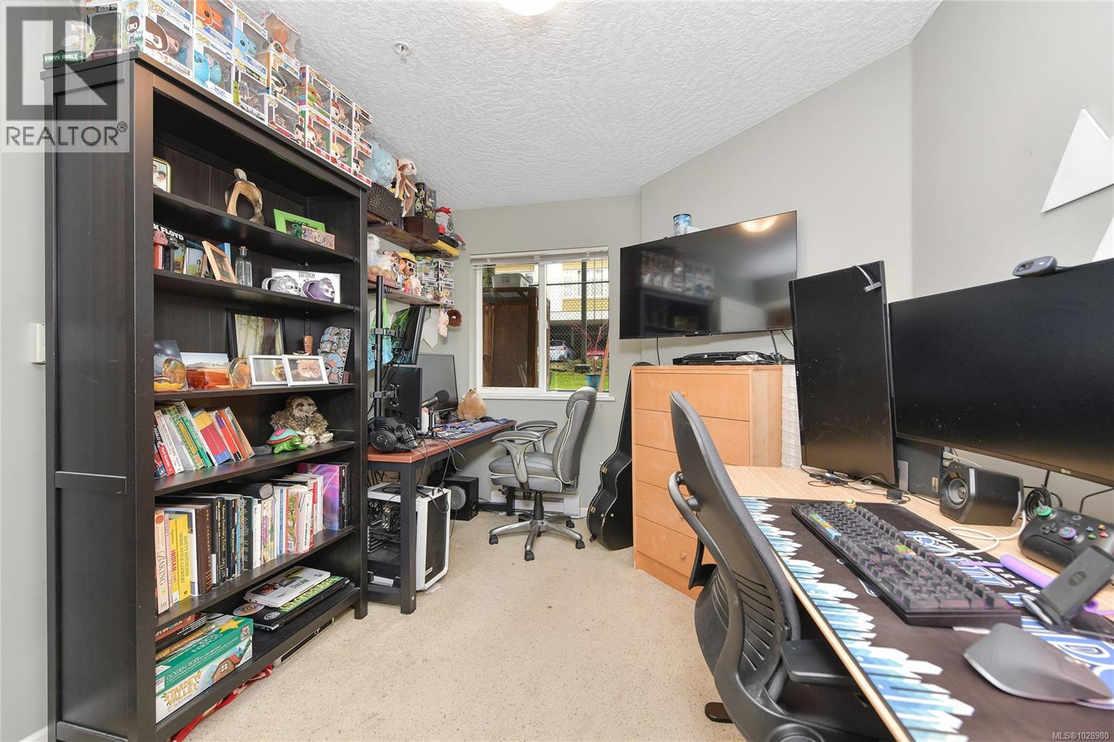 #102 383 Wale Rd - 19