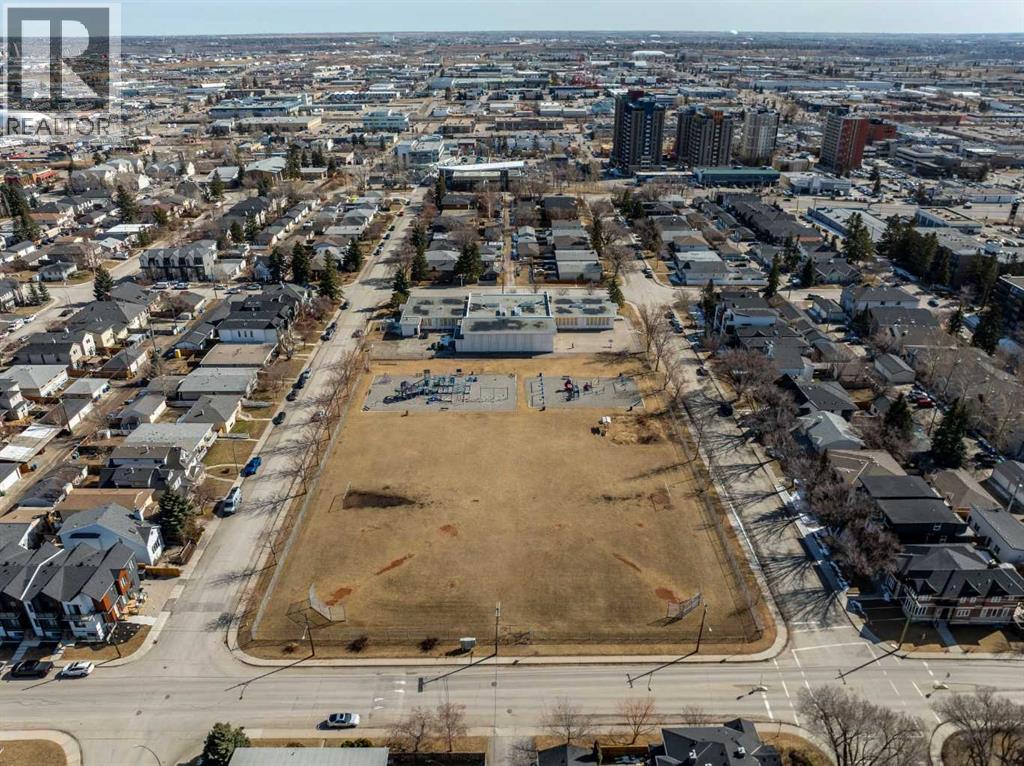 Single Family House for Sale in    Avenue SW Windsor Park Calgary 