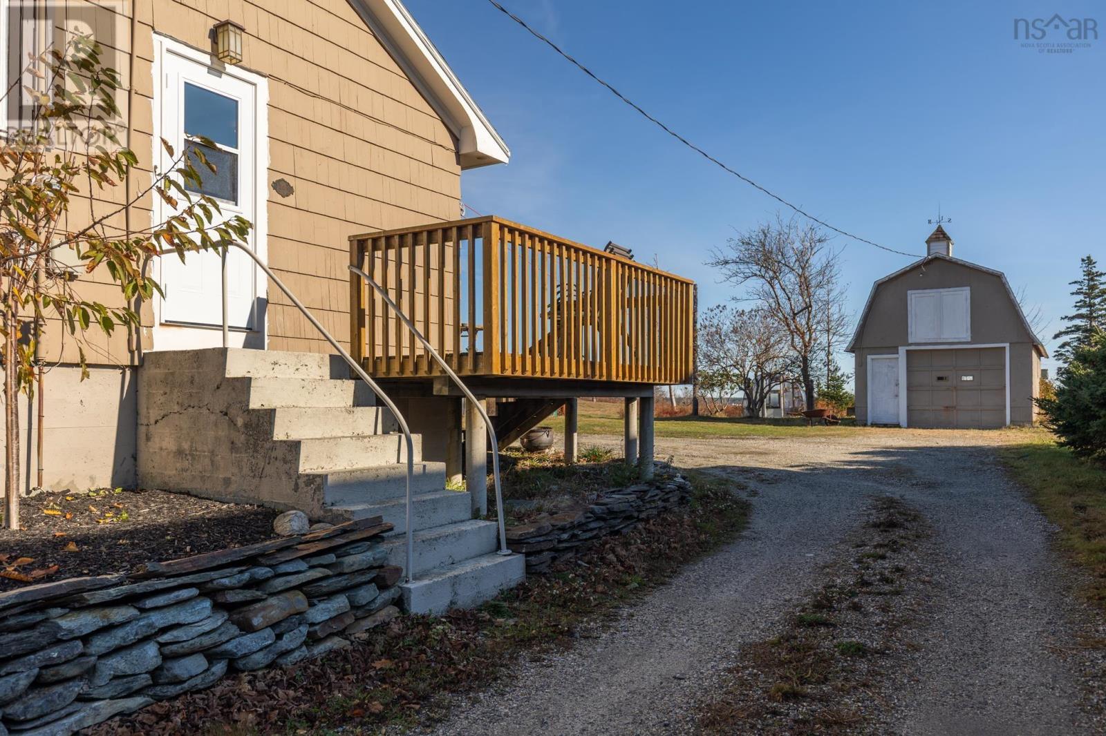 Property 26 of 41 of 911 Highway 335