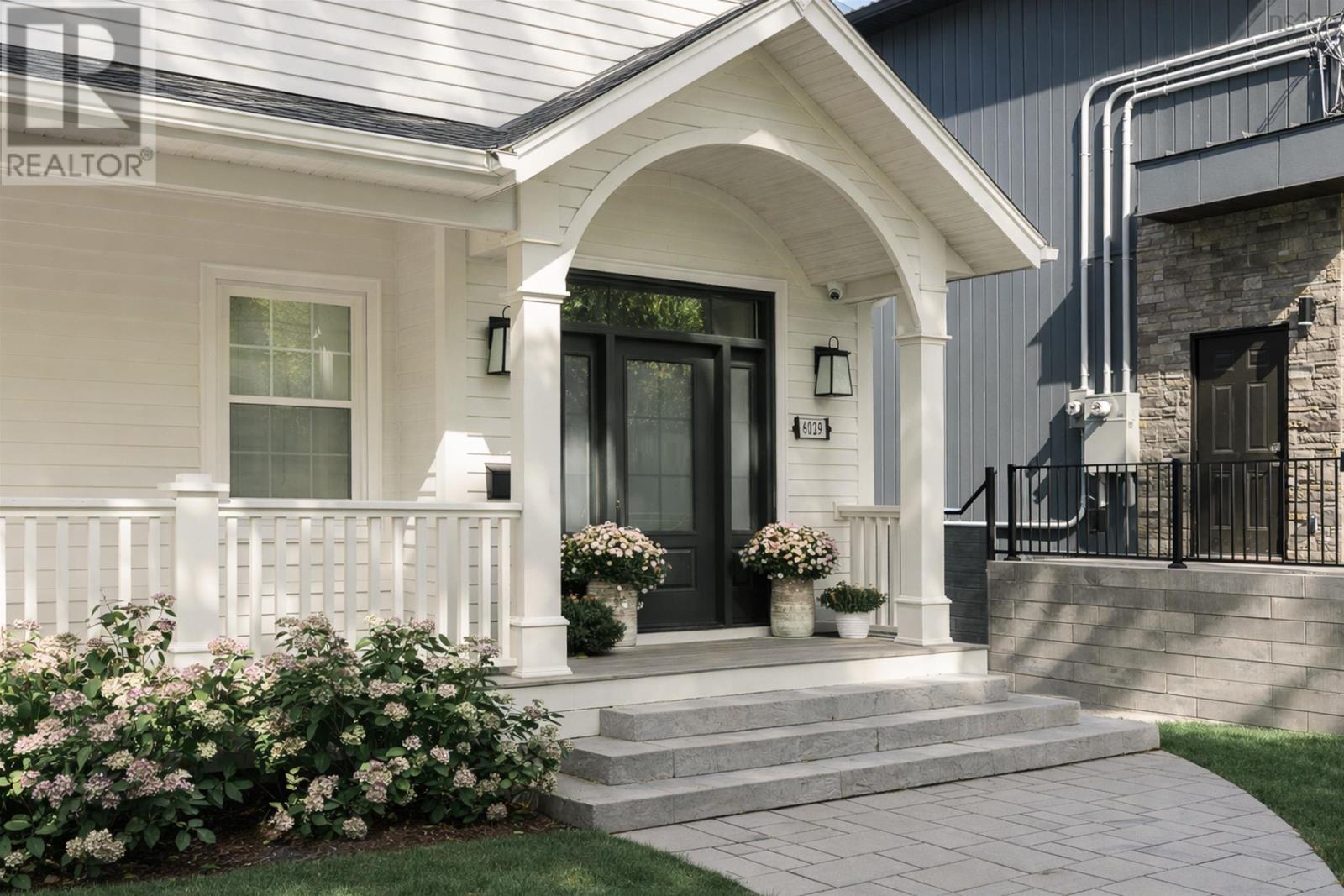 Property 22 of 50 of 6029 Inglis Street