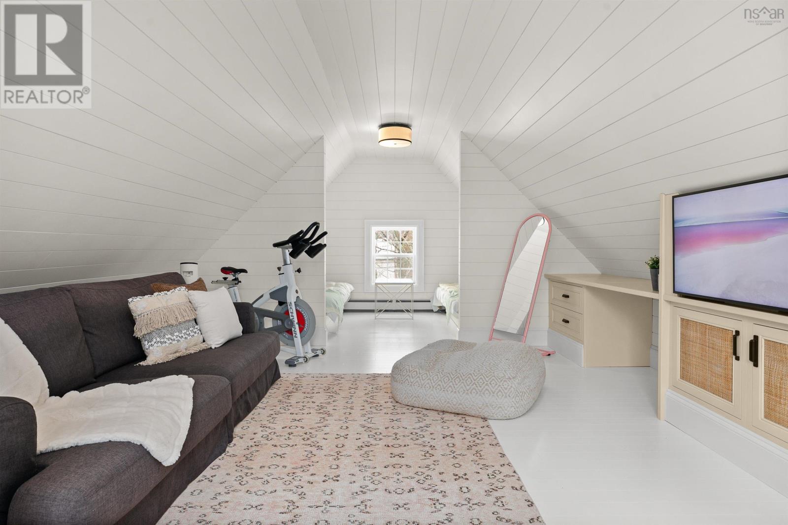 Property 16 of 50 of 6029 Inglis Street