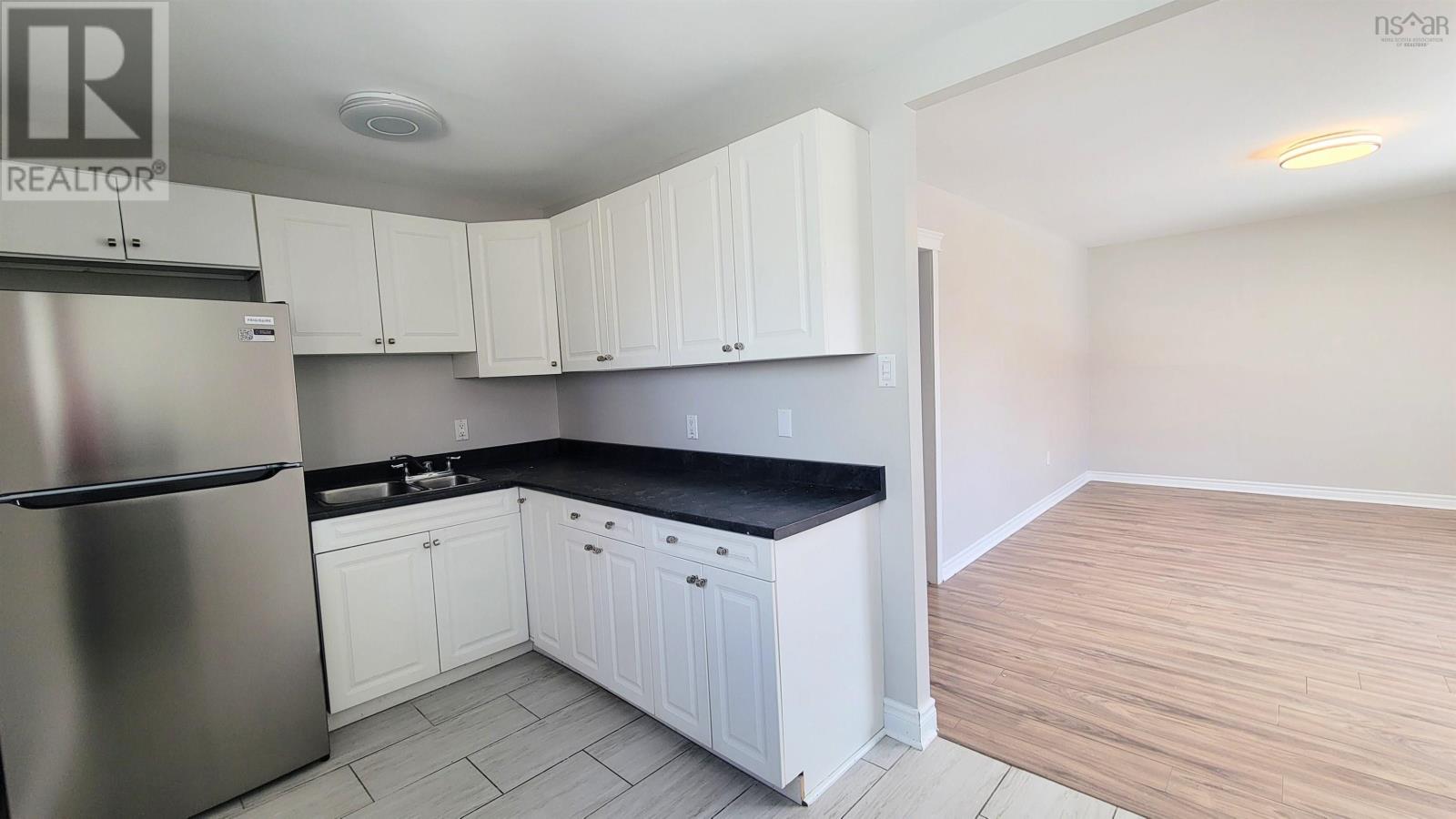 Property 13 of 29 of 3617 Robie Street