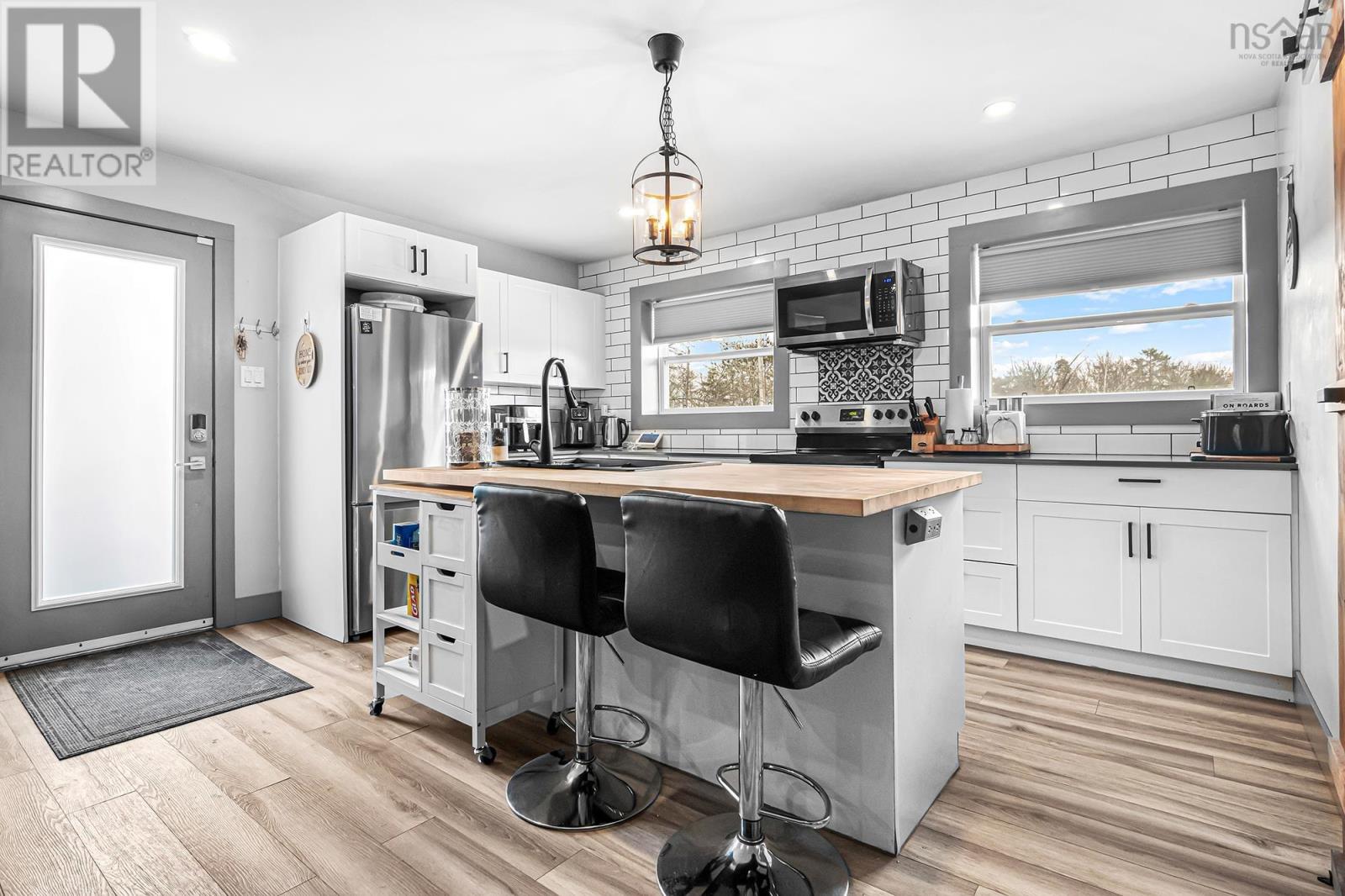 Property 8 of 42 of 69 Pinetree Crescent