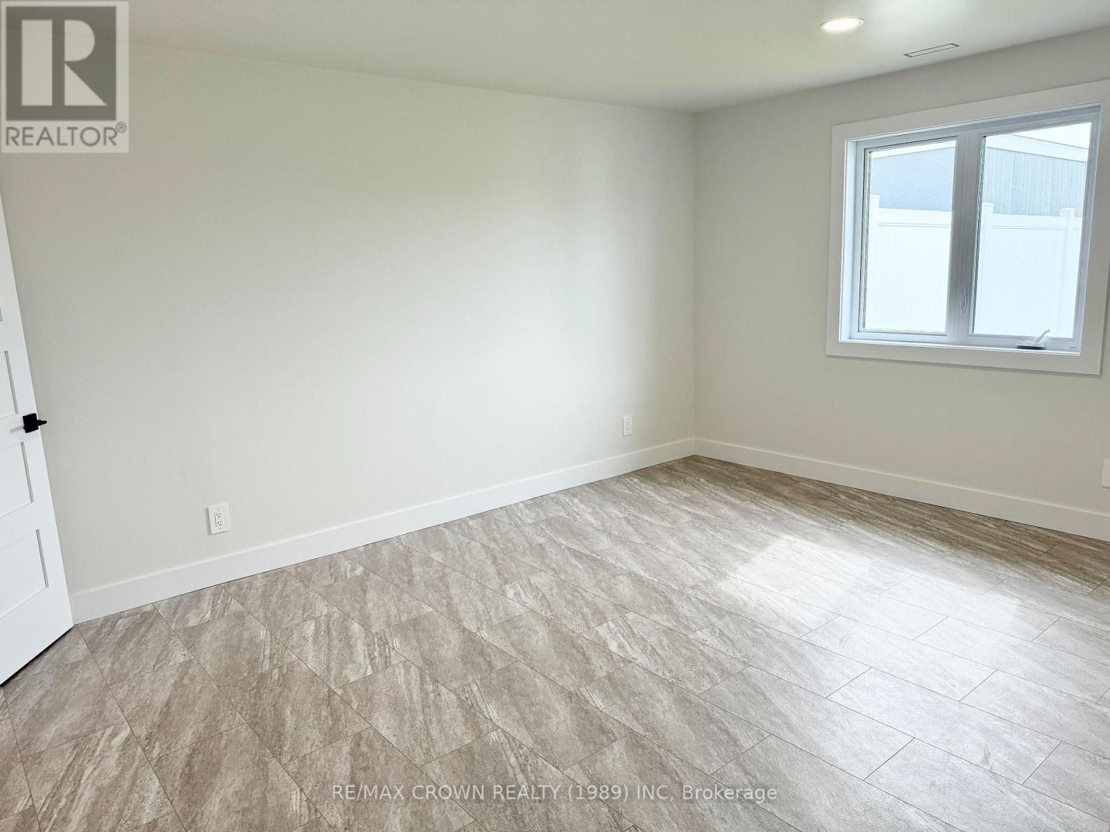 18 GOLF STREET - 23
