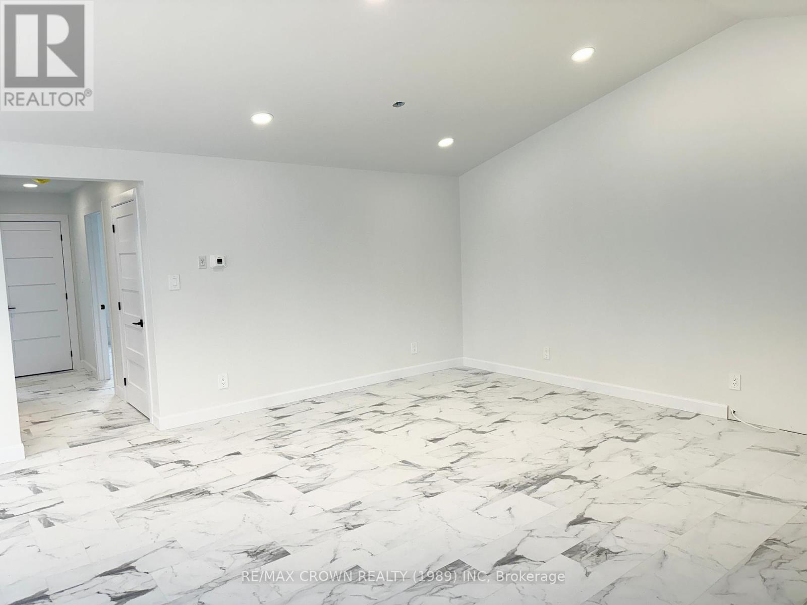 20 GOLF STREET - 12