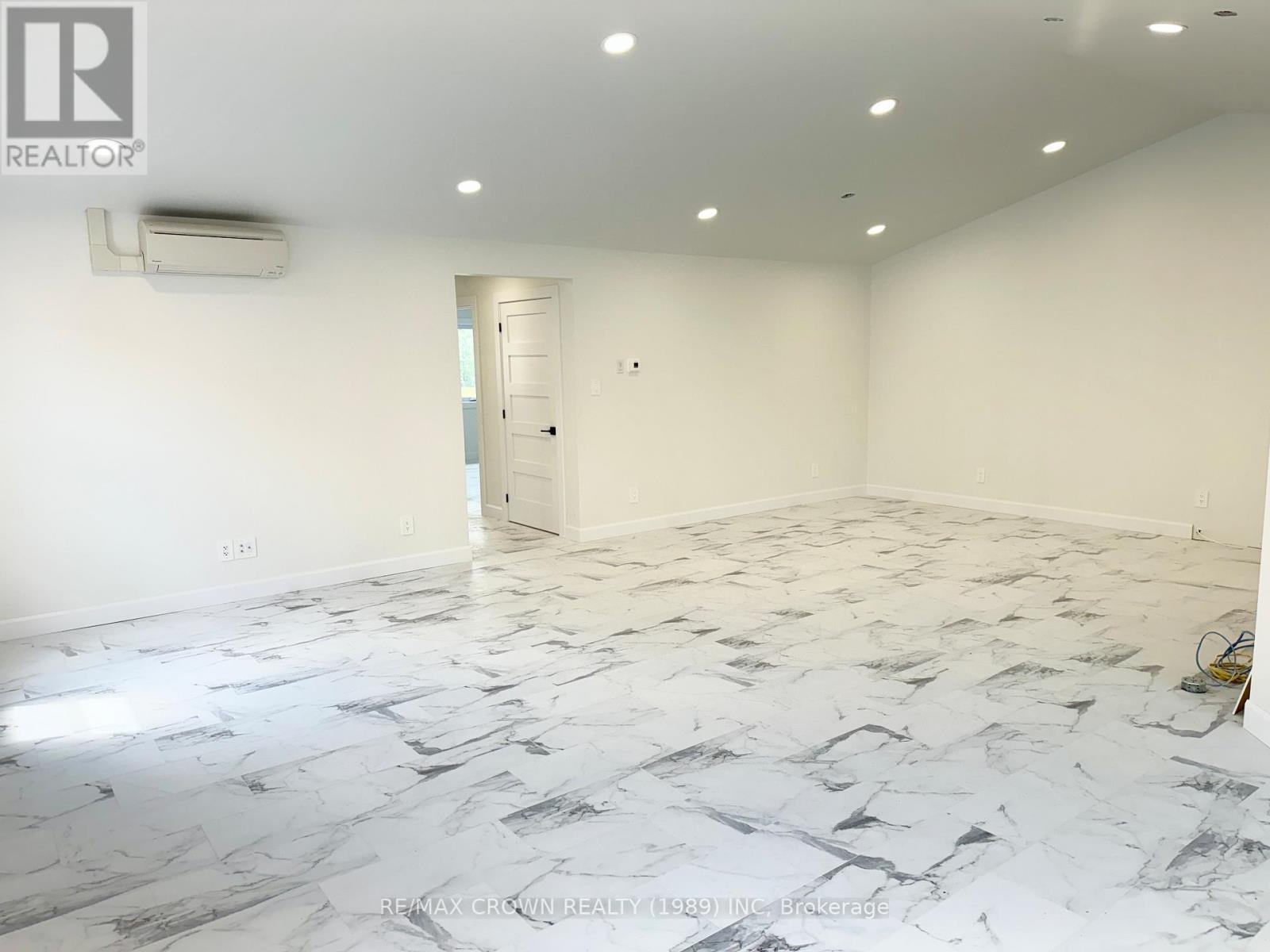 20 GOLF STREET - 8