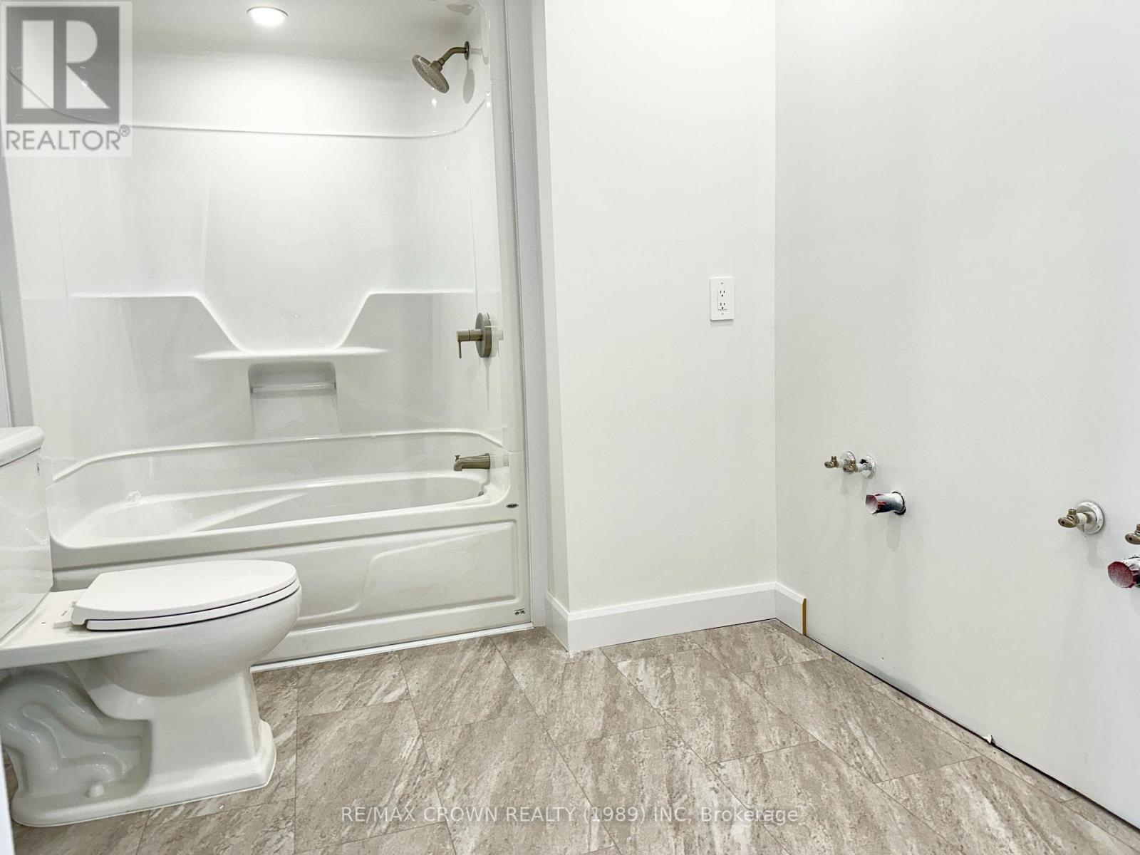 22 GOLF STREET - 16