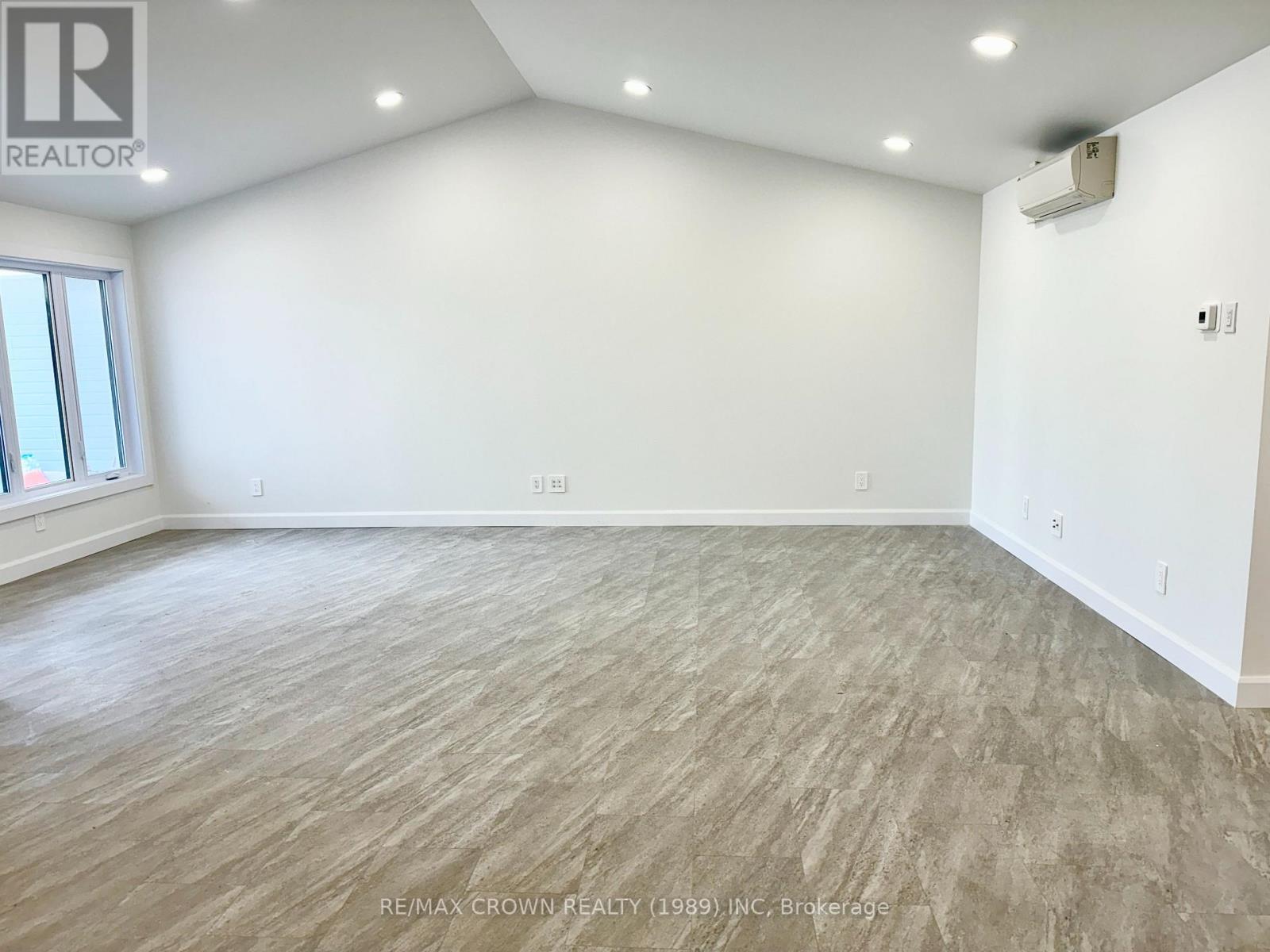 24 GOLF STREET - 11