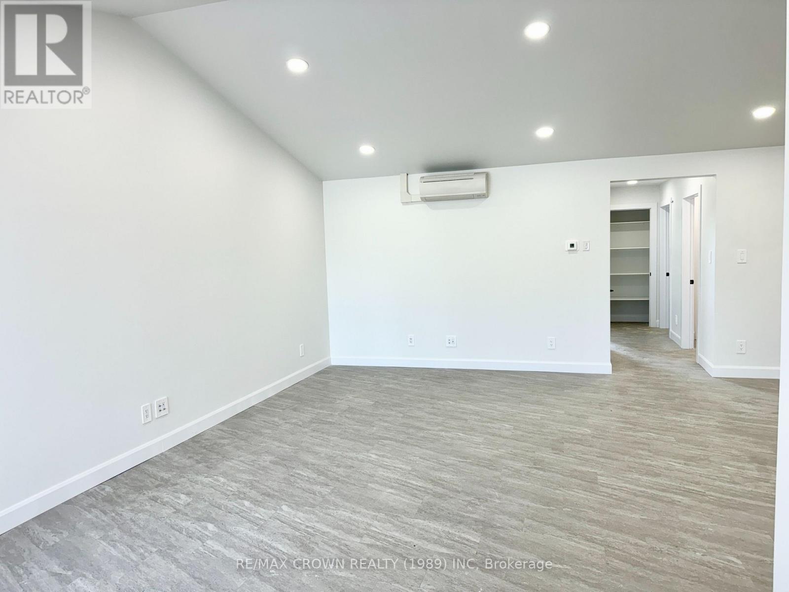 24 GOLF STREET - 12