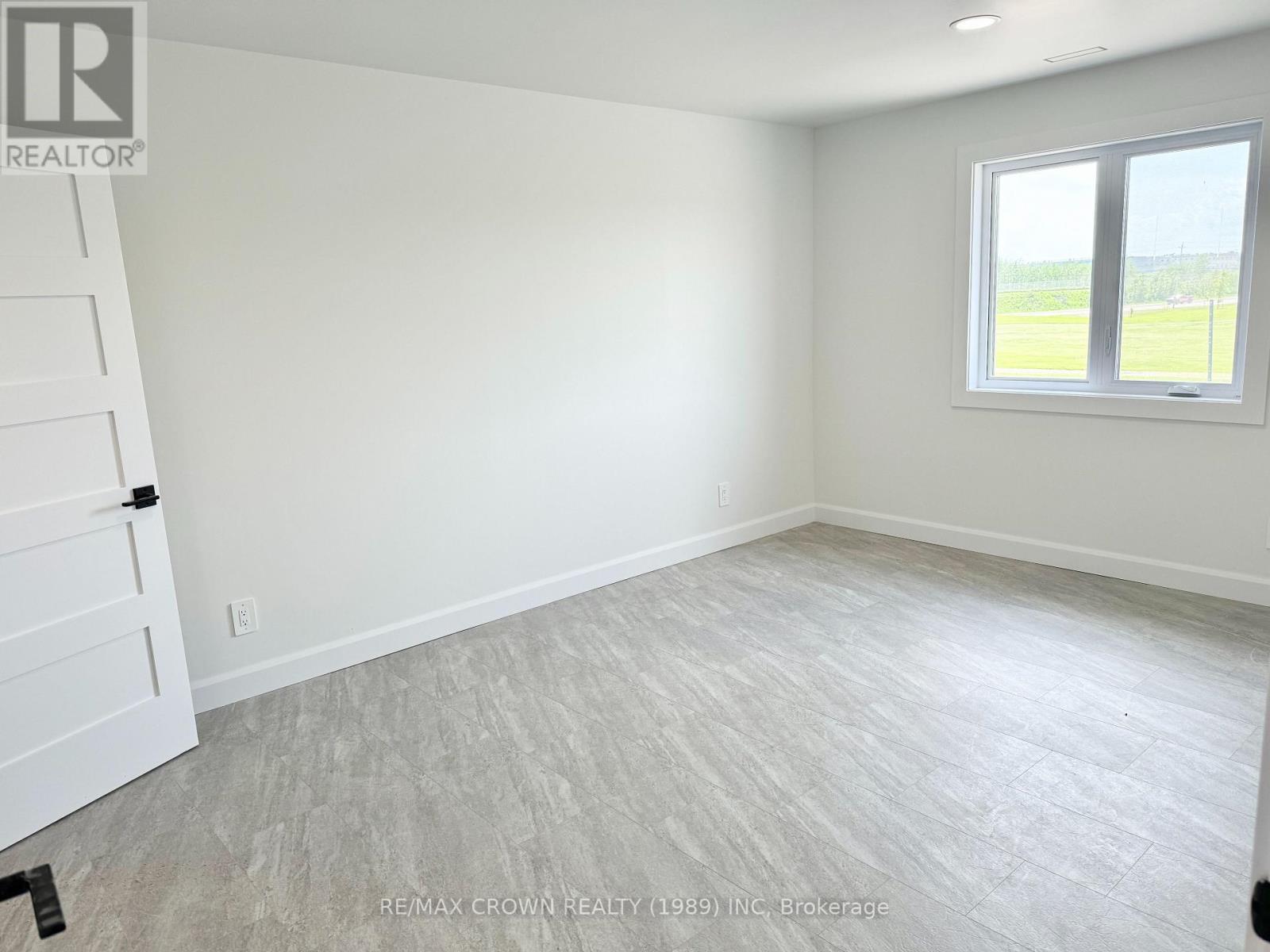 24 GOLF STREET - 17