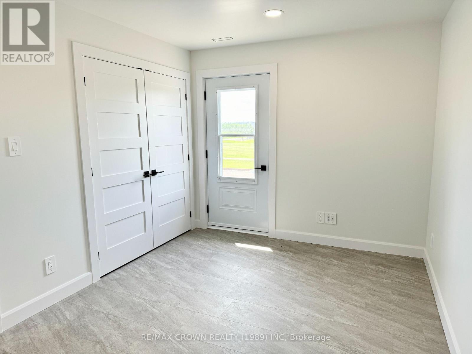 24 GOLF STREET - 21