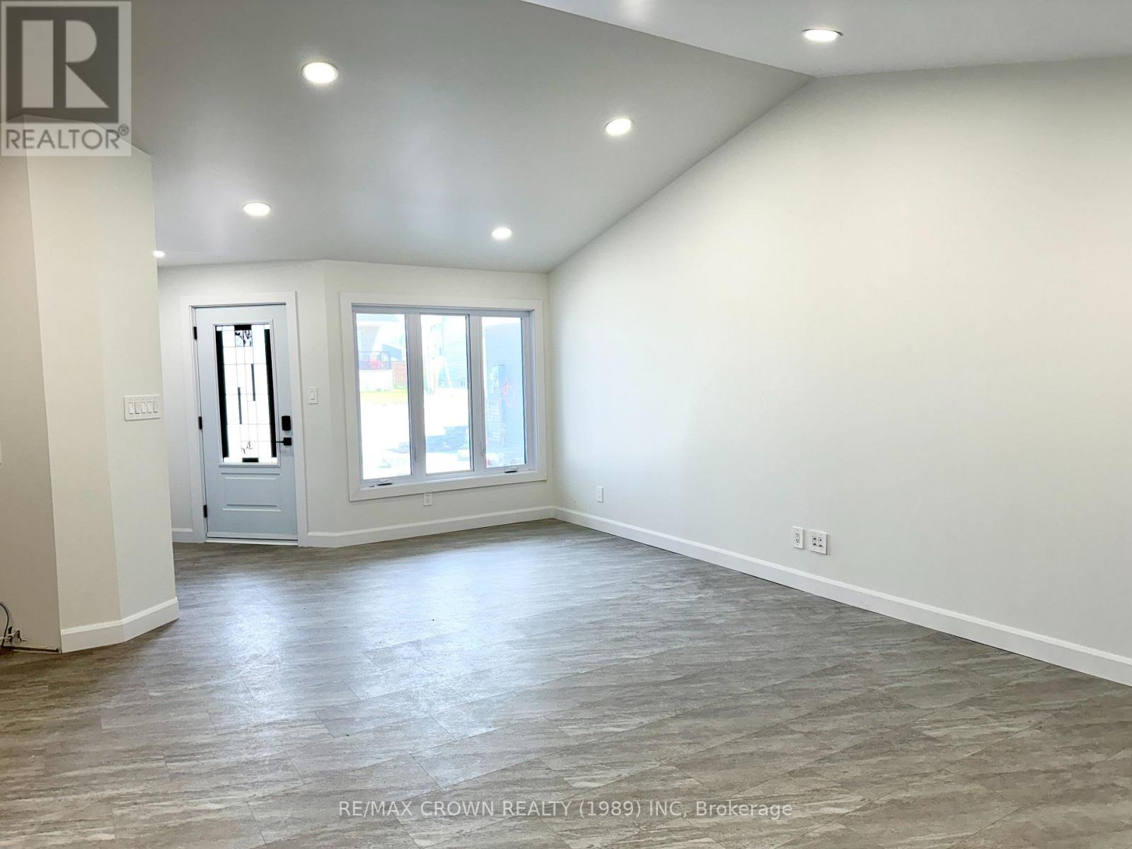 24 GOLF STREET - 5
