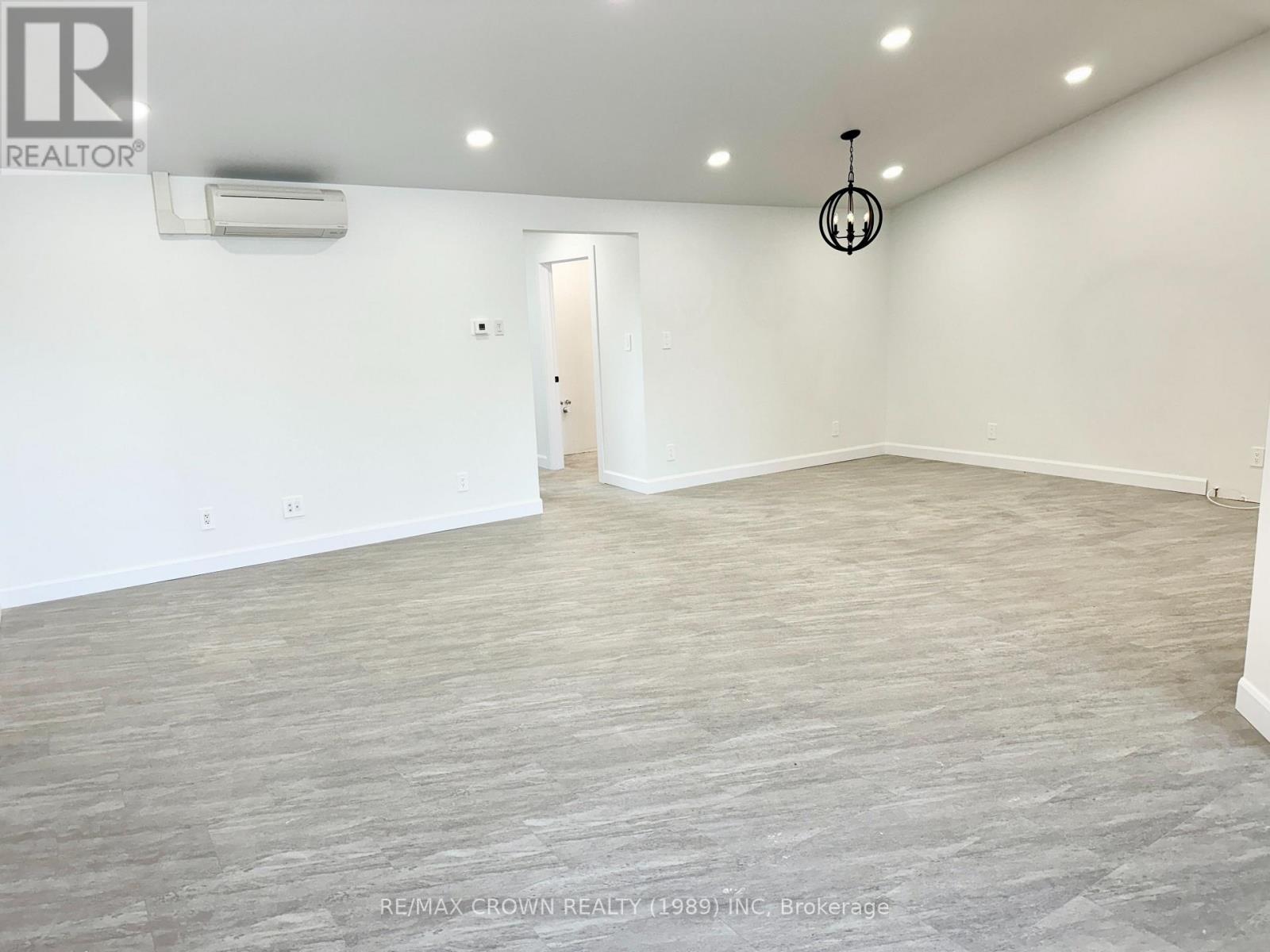 24 GOLF STREET - 8