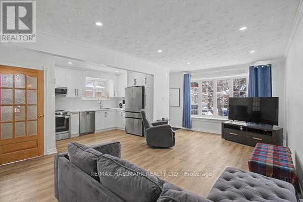 37 AVIS CRESCENT - 2