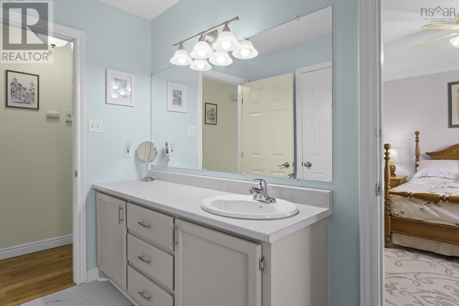 Property 25 of 39 of 56 Hallmark Avenue