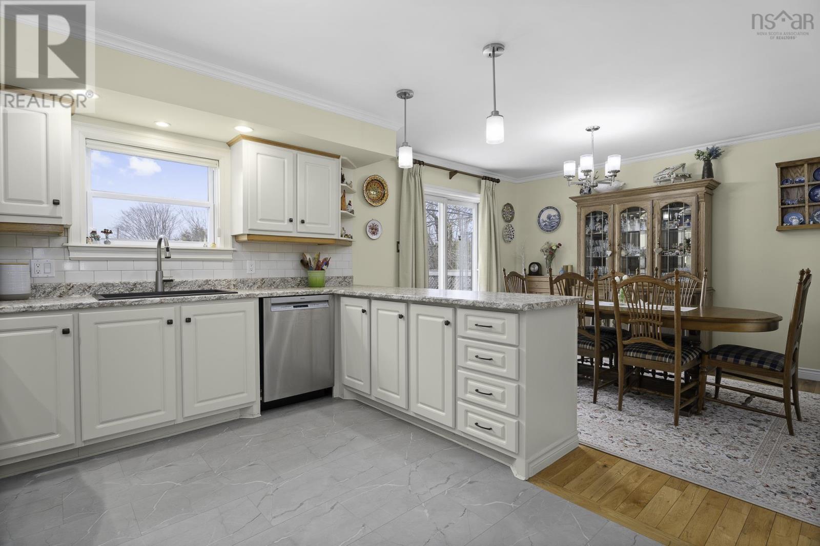 Property 21 of 39 of 56 Hallmark Avenue