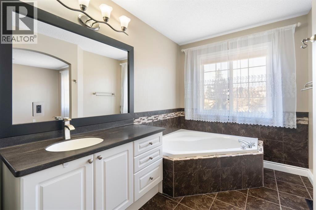 Single Family House 3 Level for Sale in  Panorama Hills Road NW Panorama Hills Calgary 