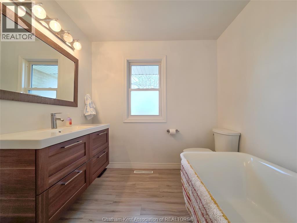 8882 Talbot TRAIL, Blenheim, Ontario