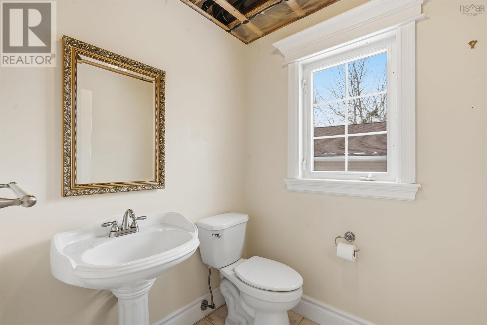 Property 34 of 51 of 9 Haliburton Crescent