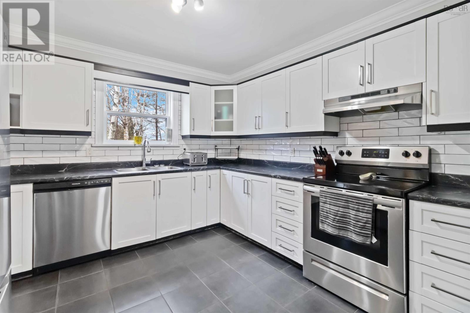 Property 33 of 37 of 115 Waterwheel Crescent