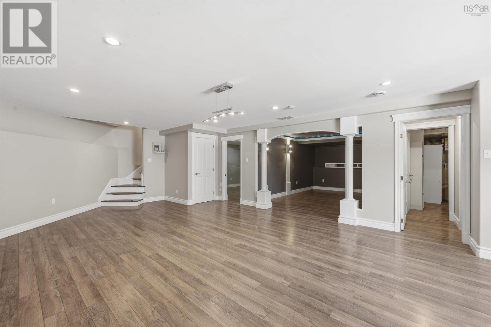 Property 21 of 51 of 9 Haliburton Crescent