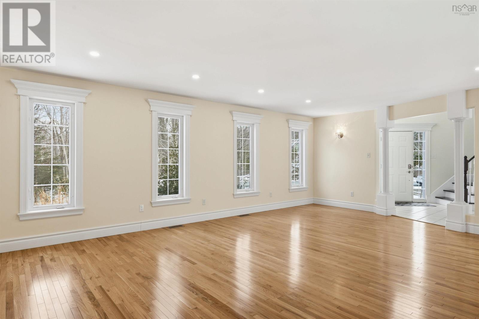 Property 28 of 51 of 9 Haliburton Crescent