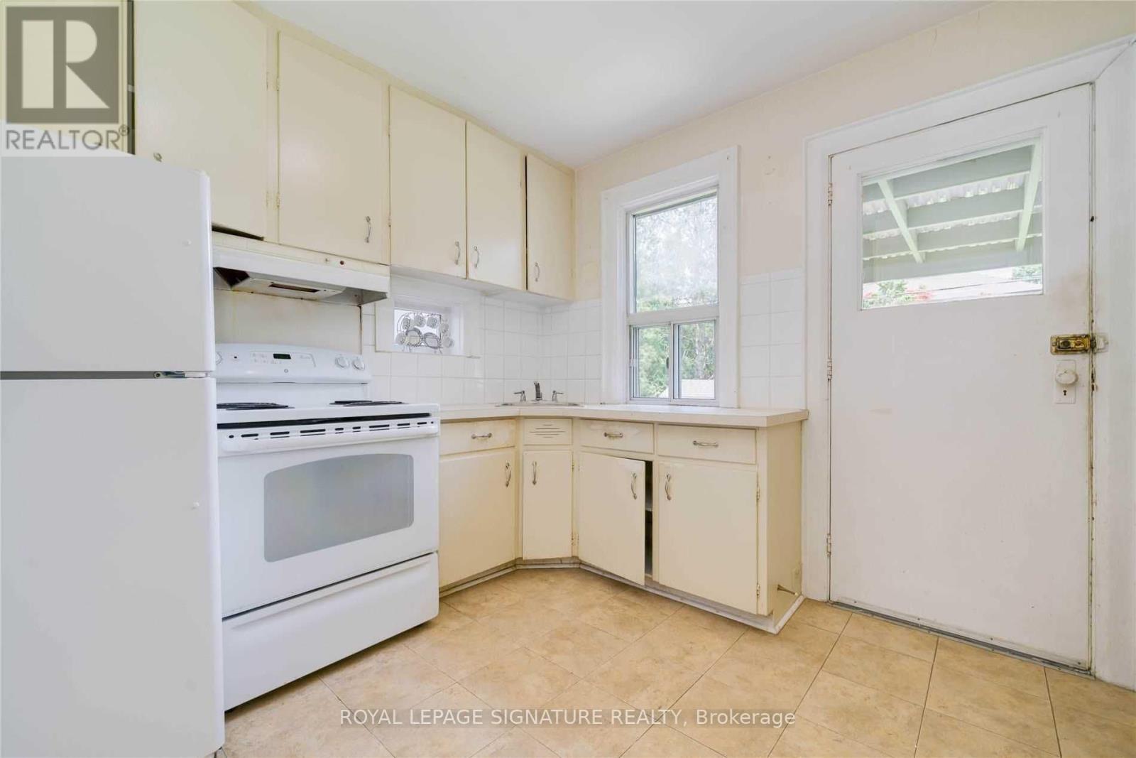 66 GLENGARRY AVENUE - 13