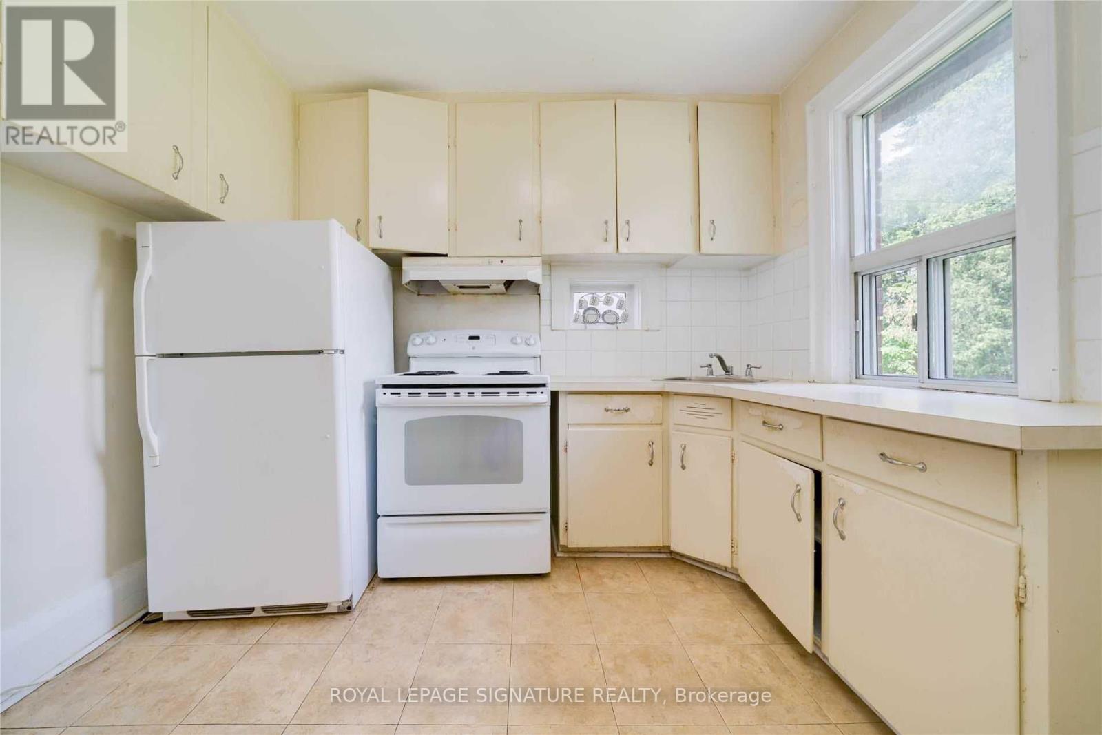66 GLENGARRY AVENUE - 15
