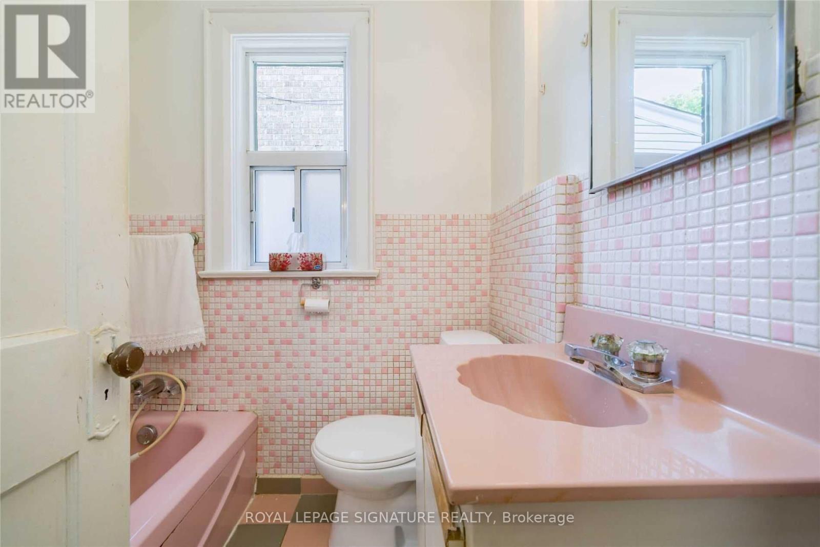 66 GLENGARRY AVENUE - 26