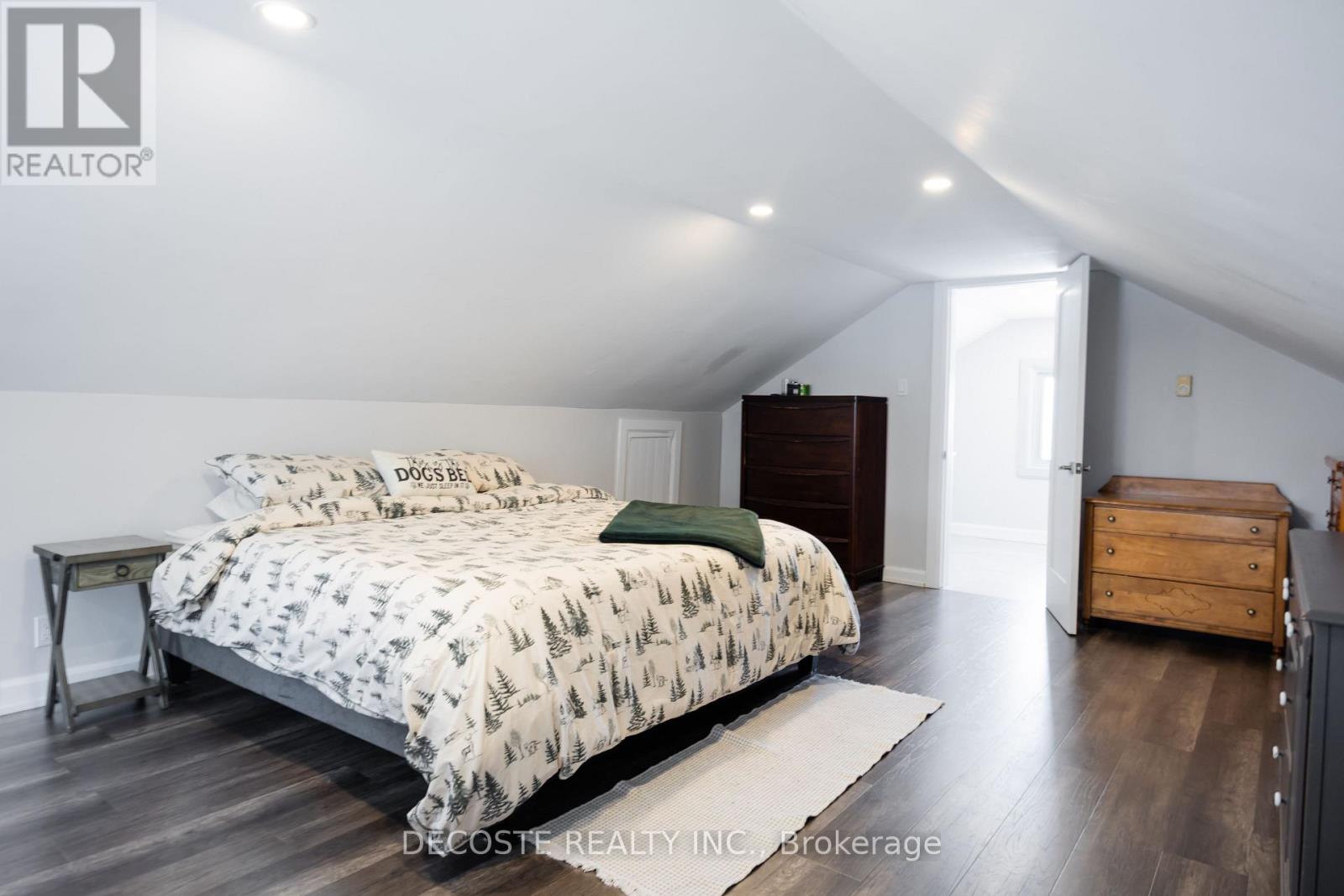 15 MARLBOROUGH STREET - 21