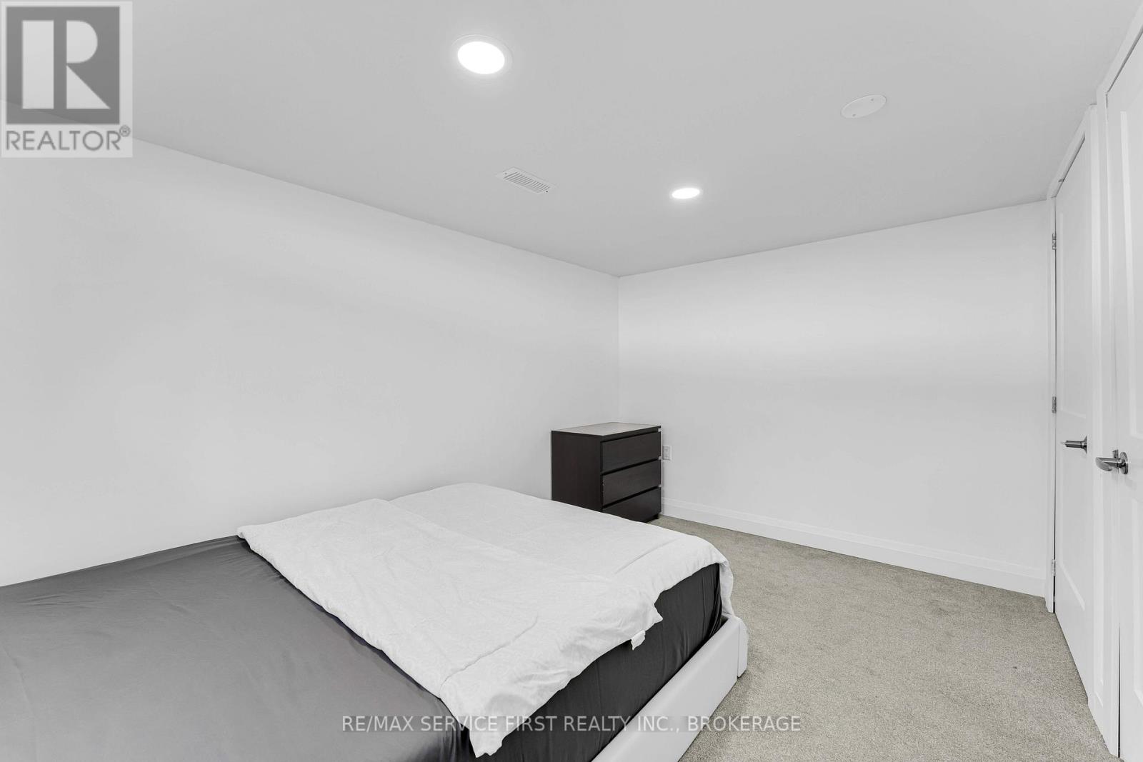 1209 LINCOLN DRIVE,Kingston (South of Taylor-Kidd Blvd),,